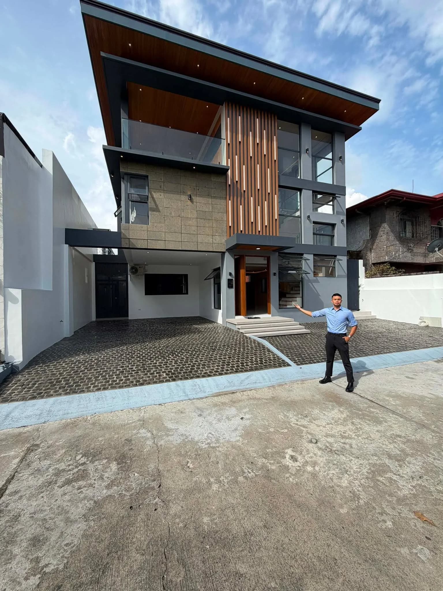 Brand New Elegant House and Lot w/Pool For Sale in BF Homes, Parañaque City — Photo 3