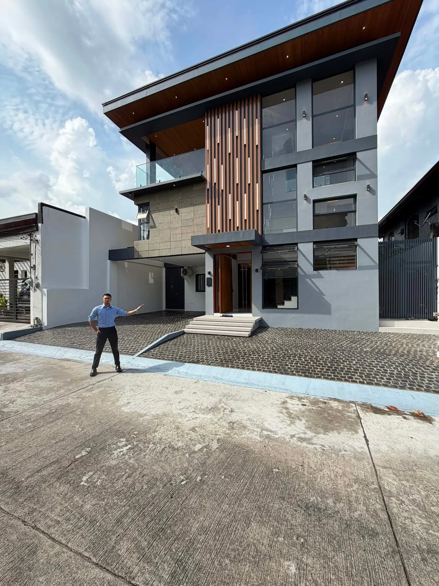 Brand New Elegant House and Lot w/Pool For Sale in BF Homes, Parañaque City — Photo 4