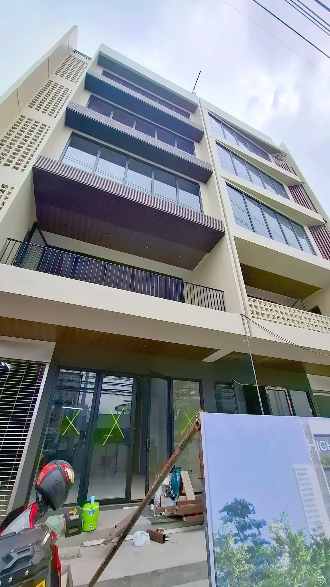 Brand New 4 Storey Commercial Buildings For Sale In New Zaniga, Mandaluyong City