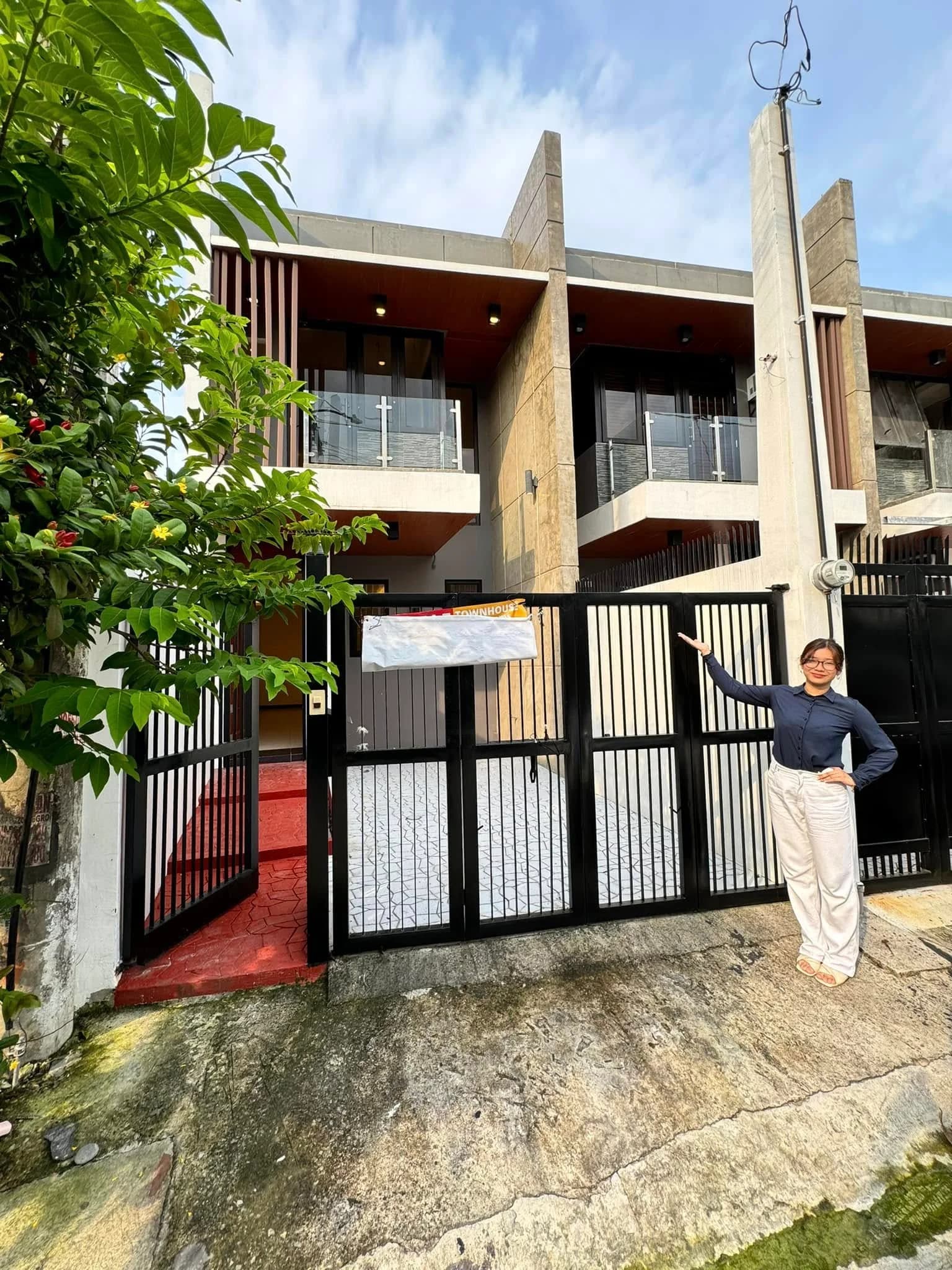 Brand New Modern 3BR Townhouse For Sale in BF Resort Village, Las Piñas City