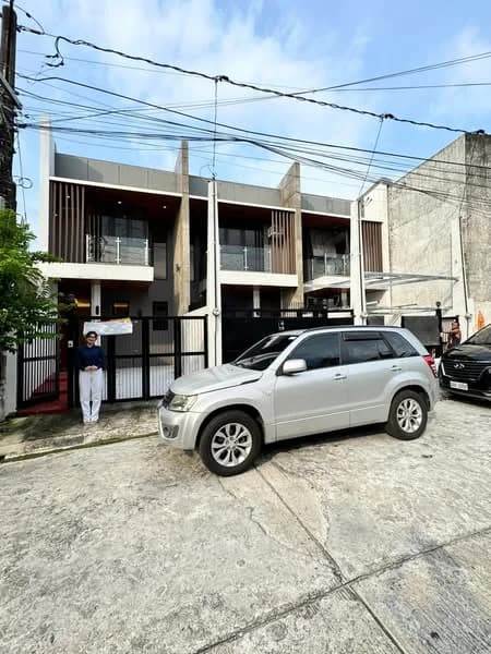 Brand New Modern 3BR Townhouse For Sale in BF Resort Village, Las Piñas City
