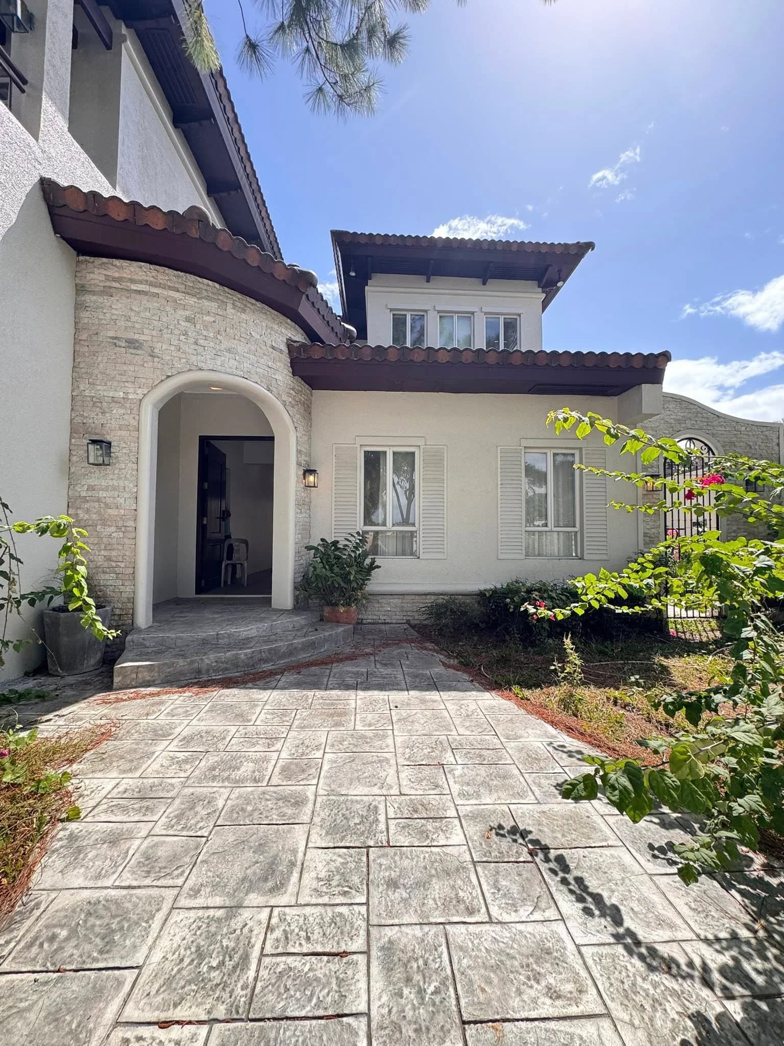 Mediterranean House For Sale in Courtyard Portofino South, Las Piñas City