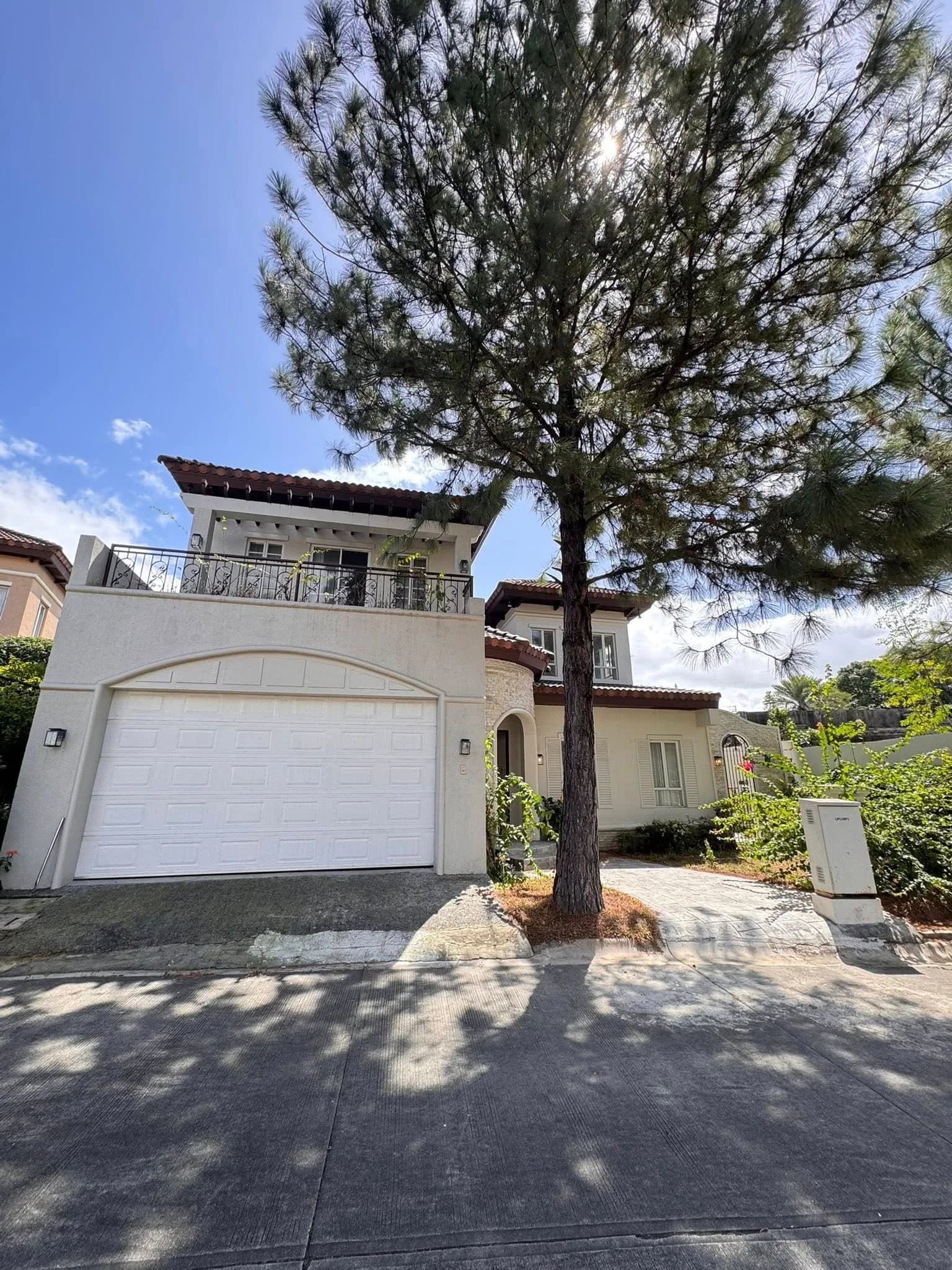 Mediterranean House For Sale in Courtyard Portofino South, Las Piñas City