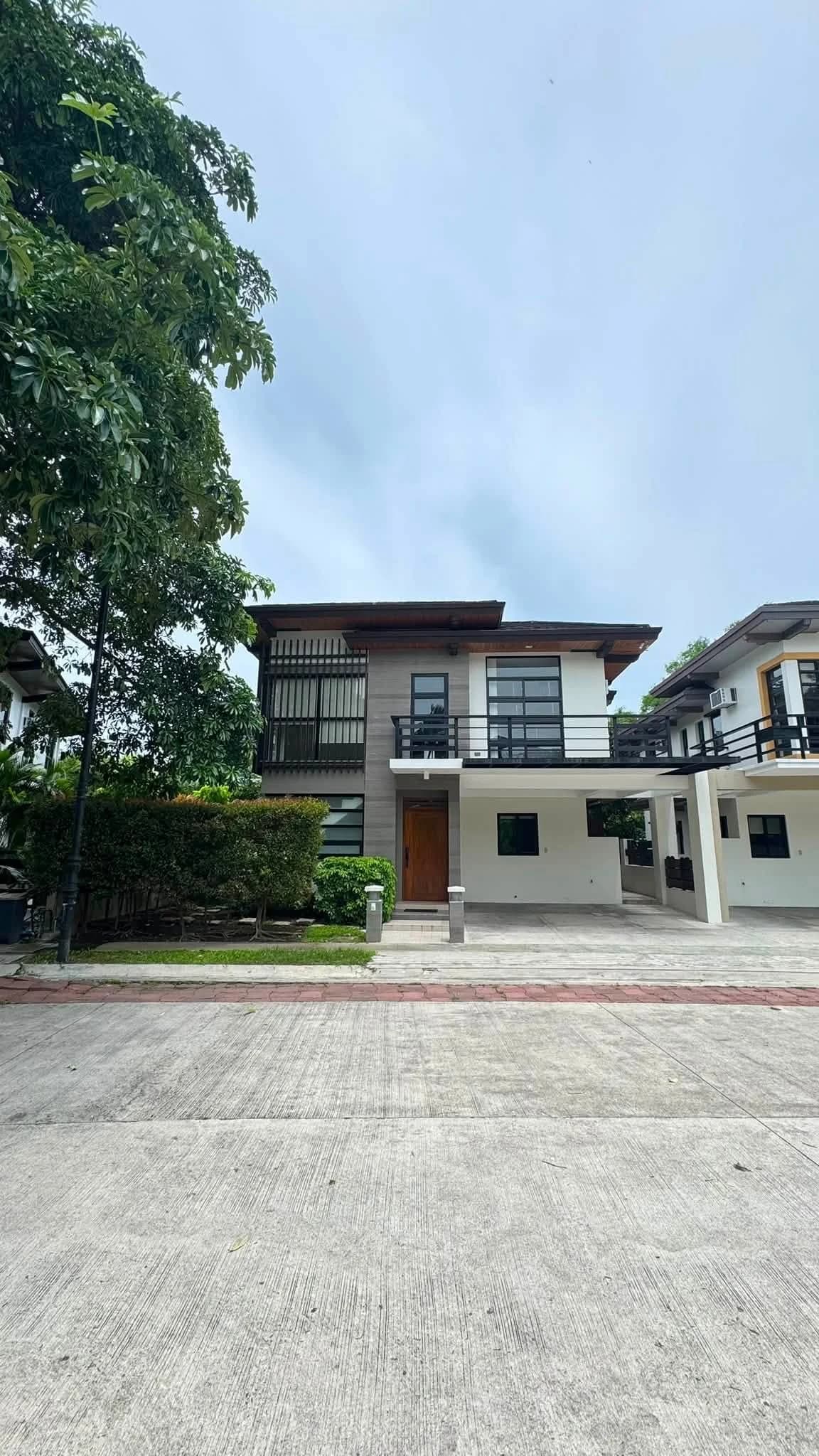 Modern Contemporary Home For Sale in Santa Rosa, Laguna — Photo 1
