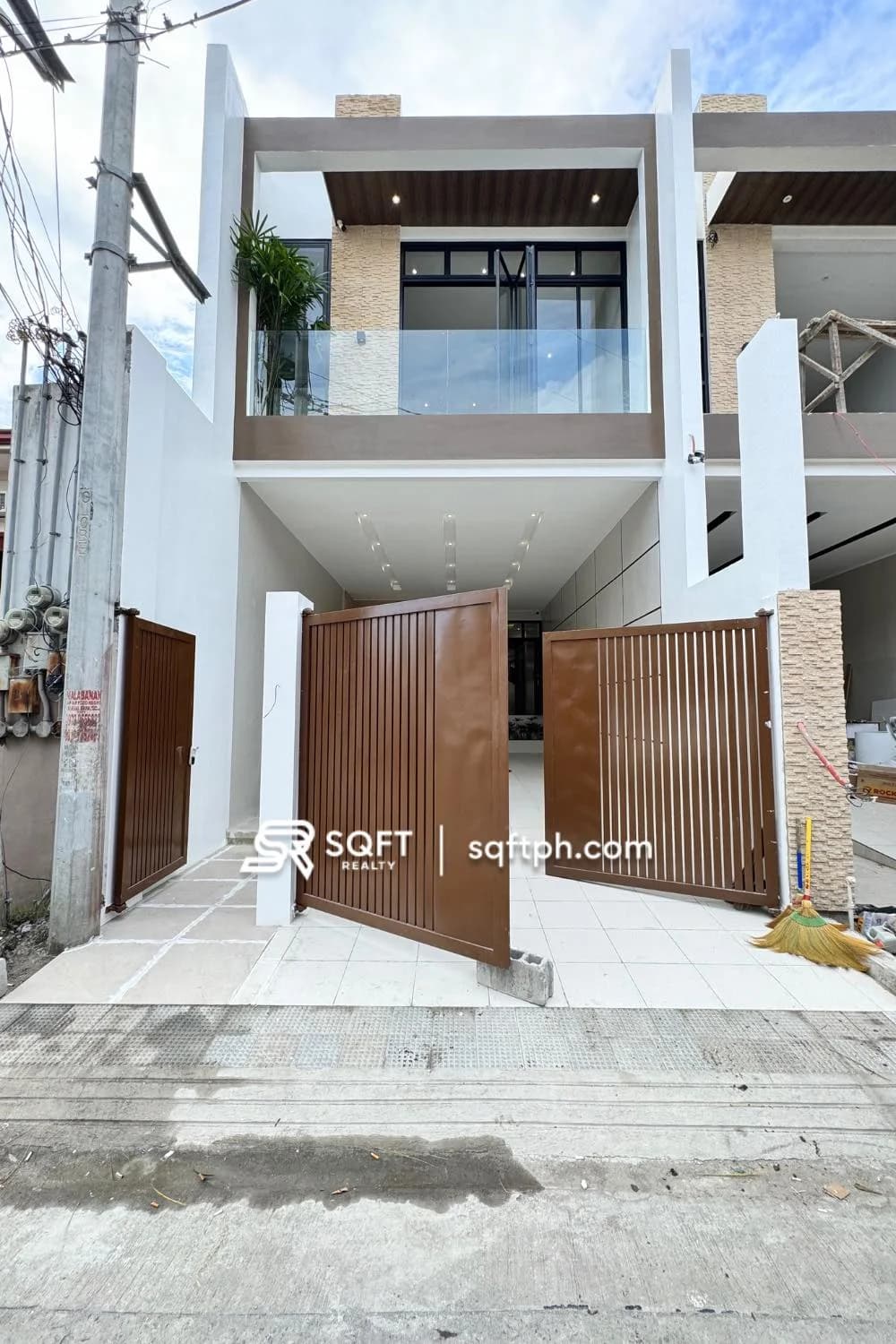 Elegant Modern Minimalist Triplex For Sale in BF Resort Village, Las Piñas City