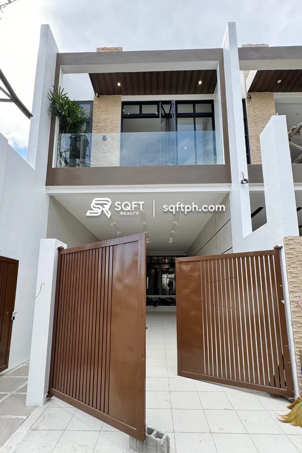 Elegant Modern Minimalist Triplex For Sale in BF Resort Village, Las Piñas City