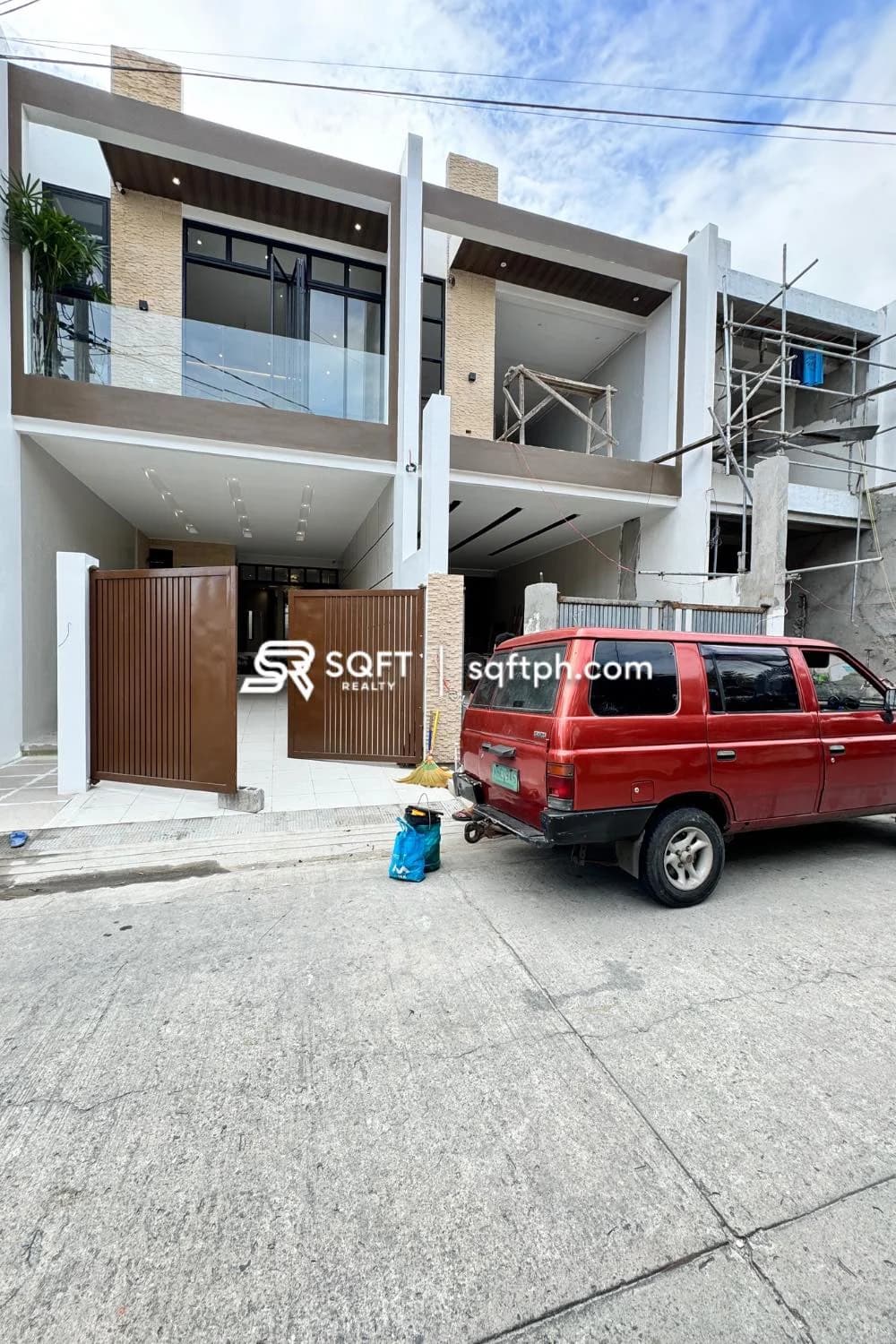 Elegant Modern Minimalist Triplex For Sale in BF Resort Village, Las Piñas City