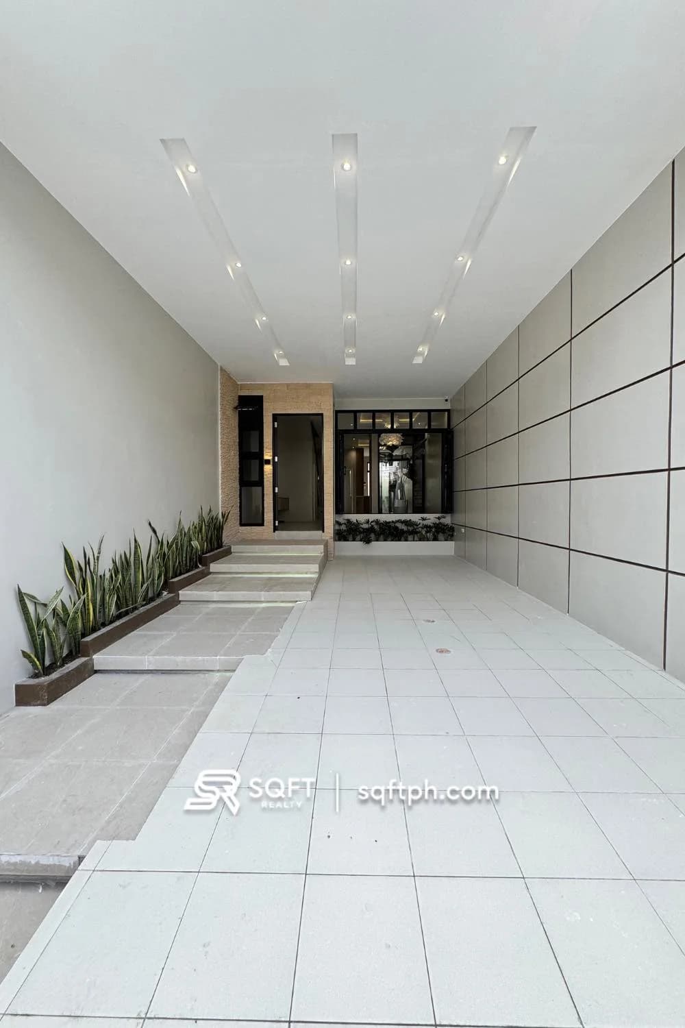 Elegant Modern Minimalist Triplex For Sale in BF Resort Village, Las Piñas City