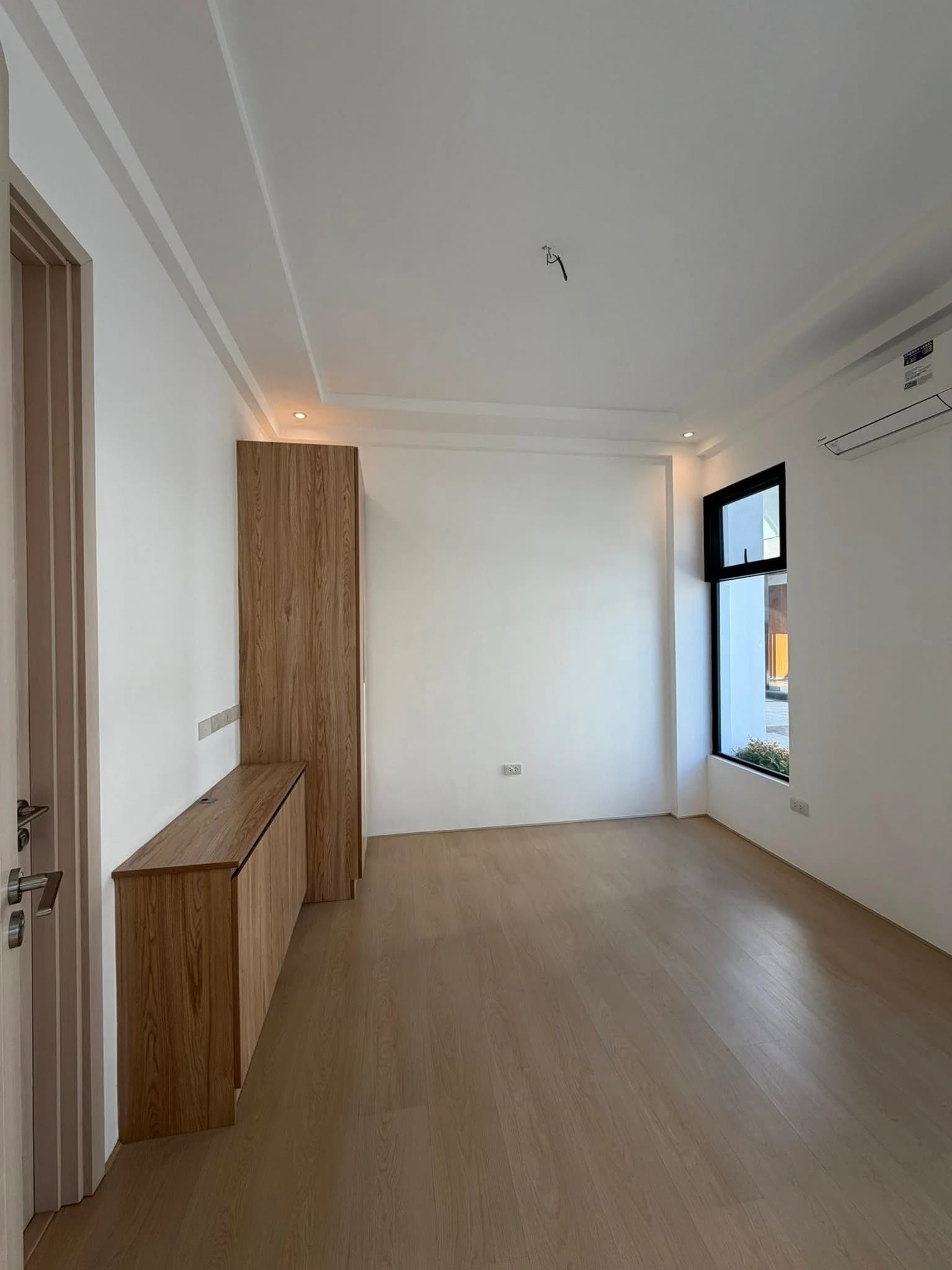 Brand New Elegant Townhouse ( Unit 1 ) For Sale in BF Homes, Paranaque City (Corner Unit) — Photo 5