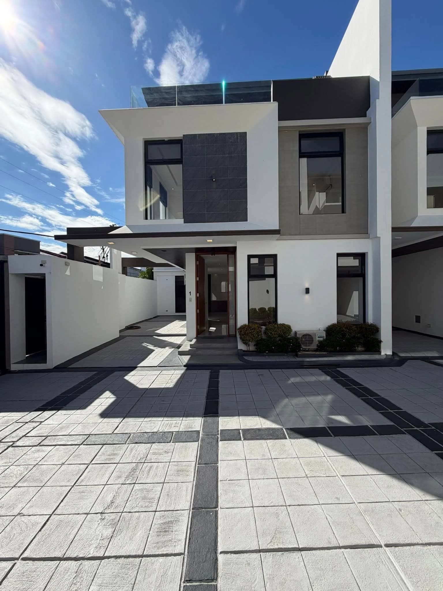 Brand New Elegant Townhouse ( Unit 1 ) For Sale in BF Homes, Paranaque City (Corner Unit) — Photo 3