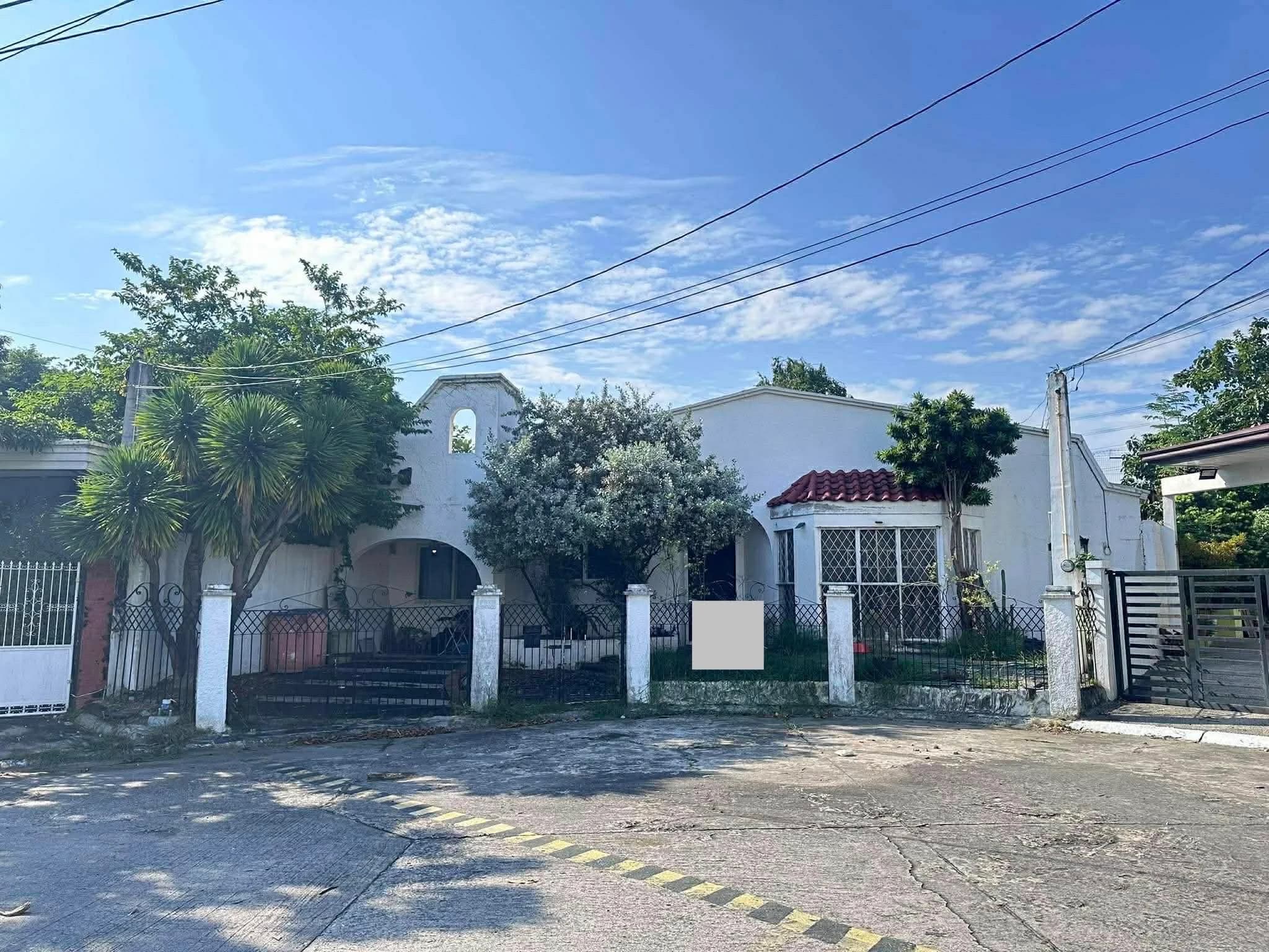 Rush Sale: Bungalow House and Lot For Sale in BF Resort Village, Las Piñas City