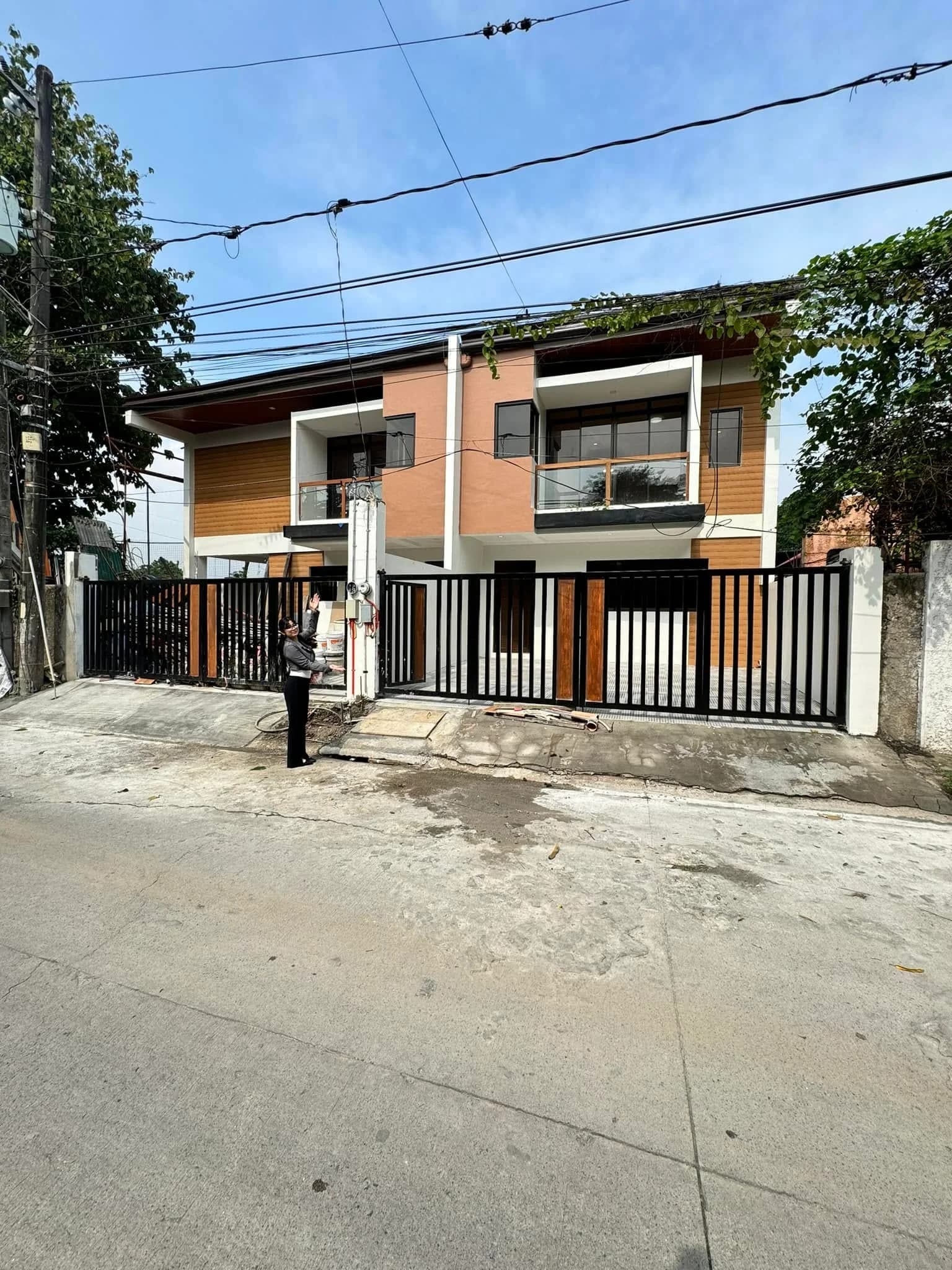 Brand New Modern 4BR Duplex House and Lot for Sale in BF Resort Village, Las Piñas City