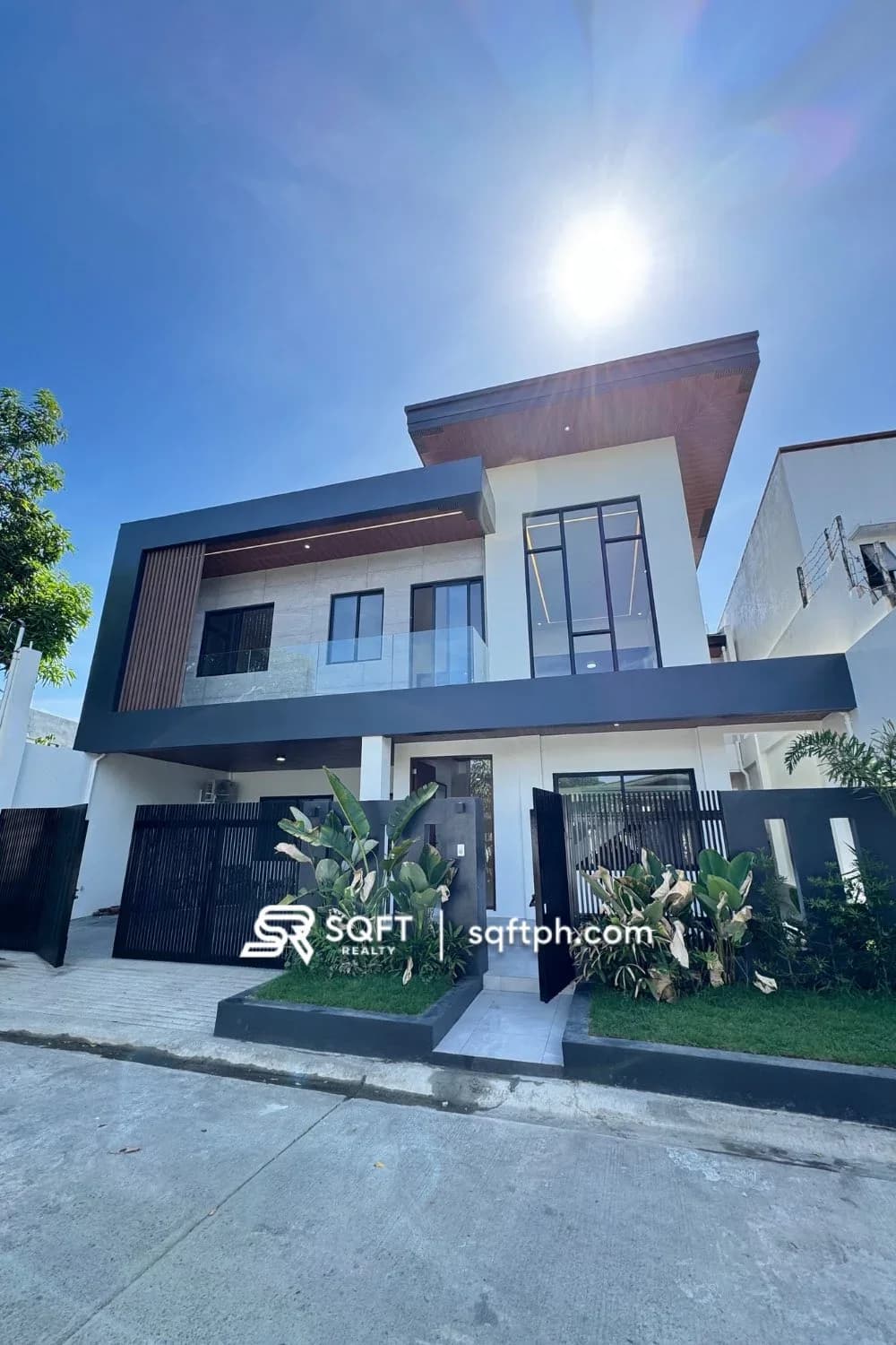 Elegant Single Attached 5BR House and Lot for Sale in BF Homes Las Piñas City