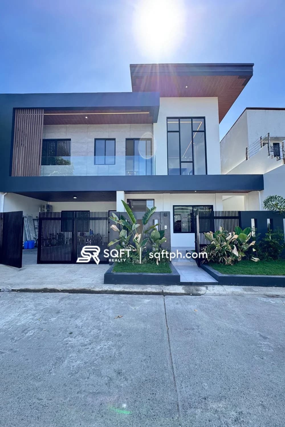 Elegant Single Attached 5BR House and Lot for Sale in BF Homes Las Piñas City