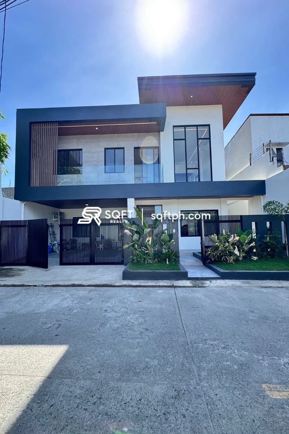 Elegant Single Attached 5BR House and Lot for Sale in BF Homes Las Piñas City