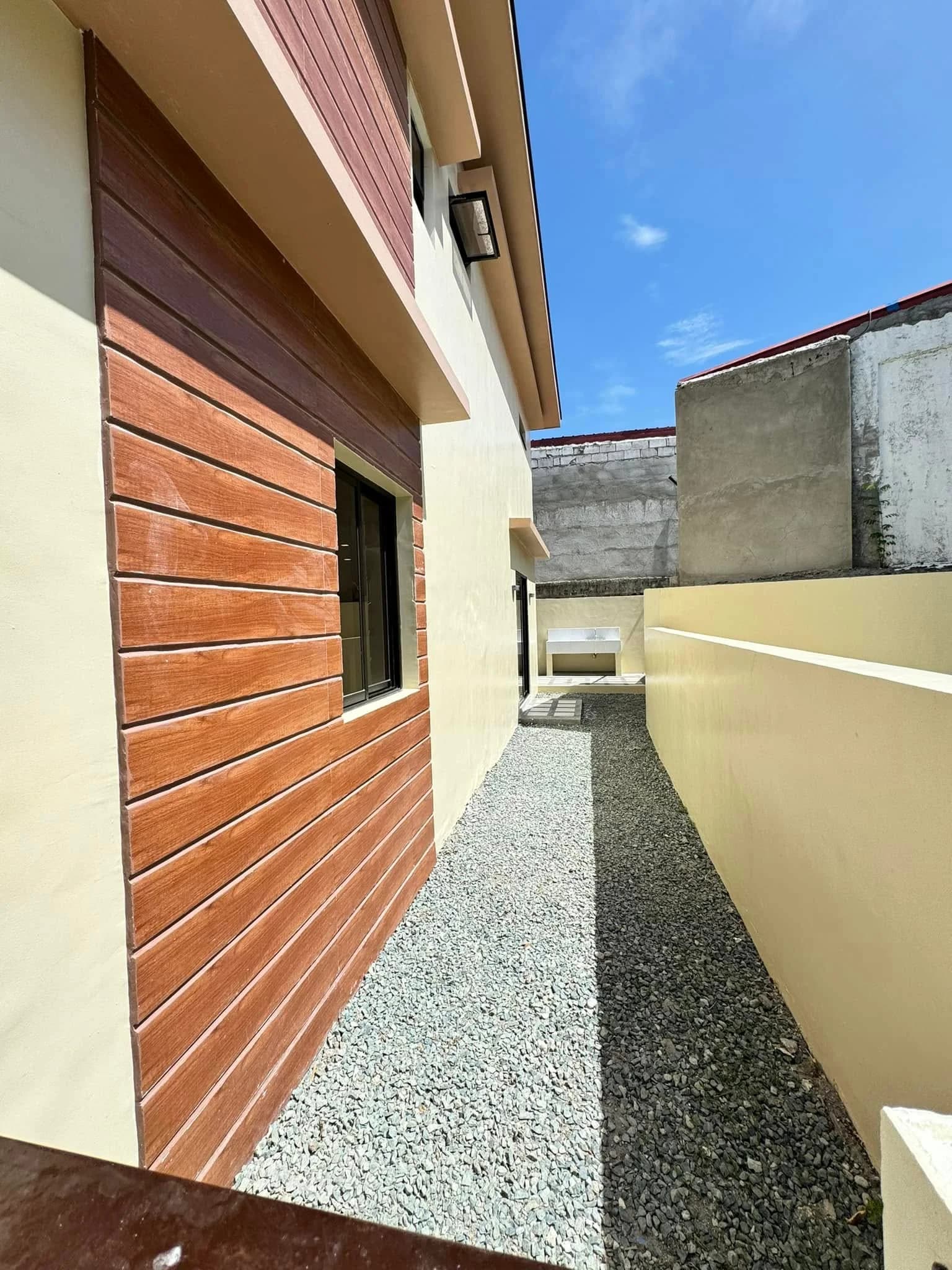 Pre-Selling 3BR End Unit Townhouse For Sale in Almanza Uno, Las Piñas City (Flexible DP Terms)