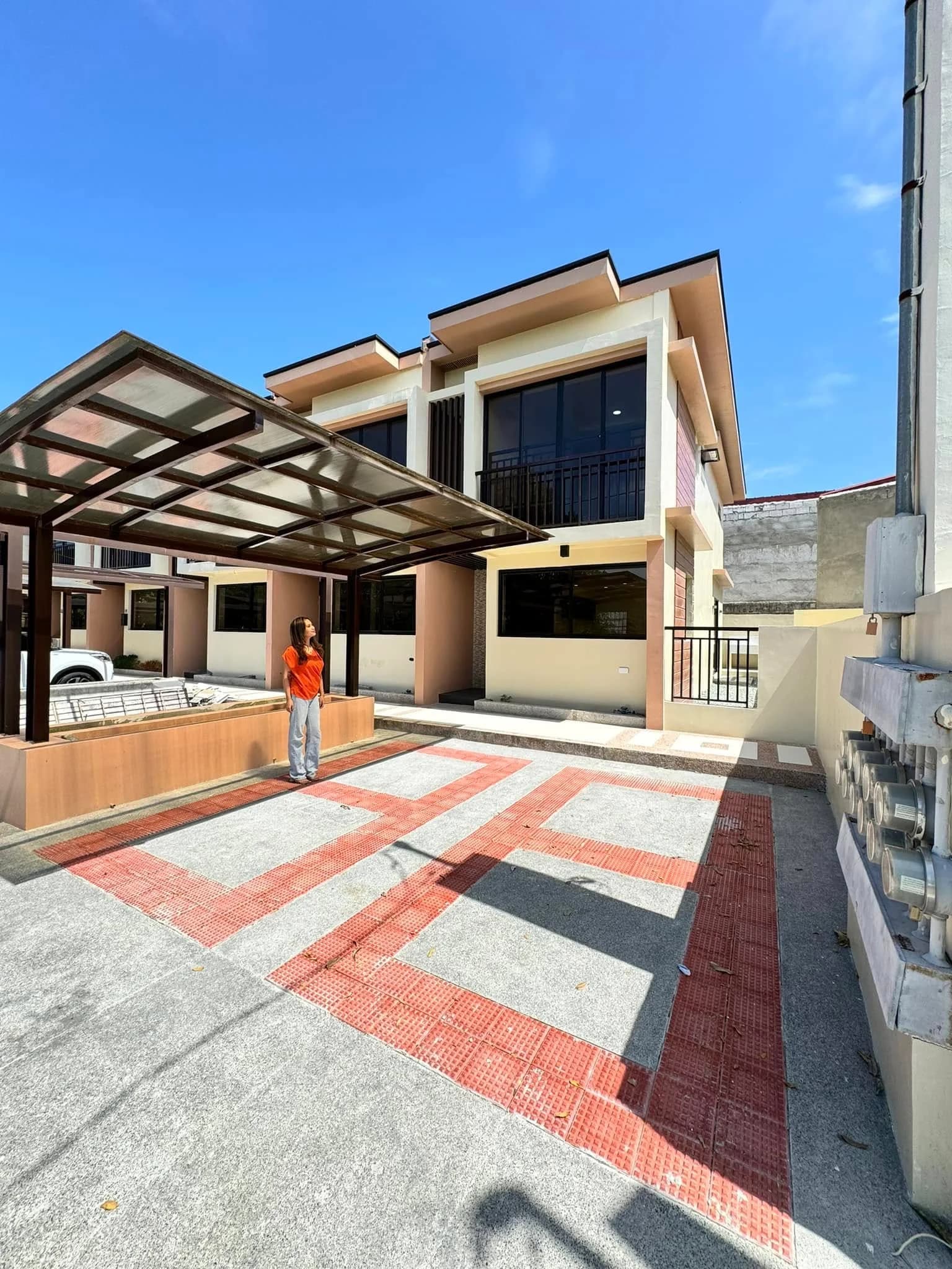 Pre-Selling 3BR End Unit Townhouse For Sale in Almanza Uno, Las Piñas City (Flexible DP Terms)