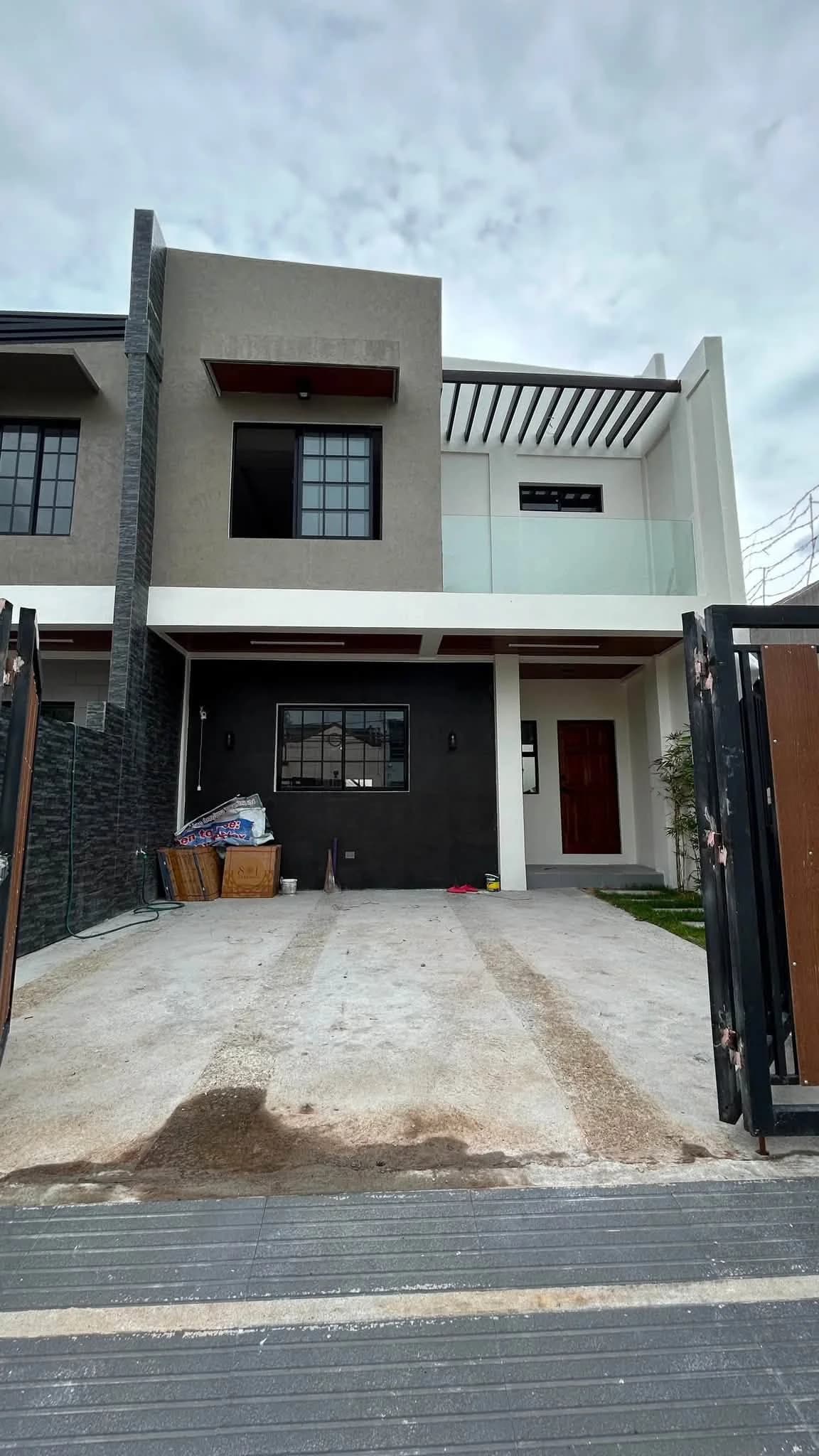 Brand New Modern Duplex for Sale in BF Resort Village, Las Piñas City — Photo 4