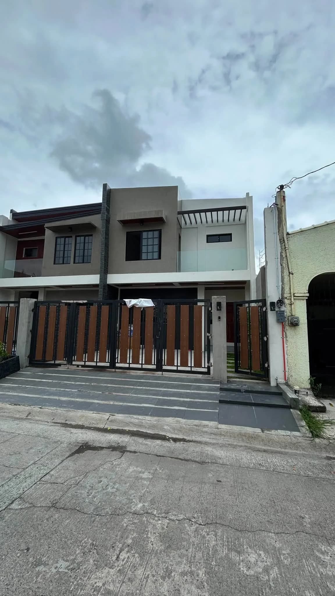 Brand New Modern Duplex for Sale in BF Resort Village, Las Piñas City — Photo 2