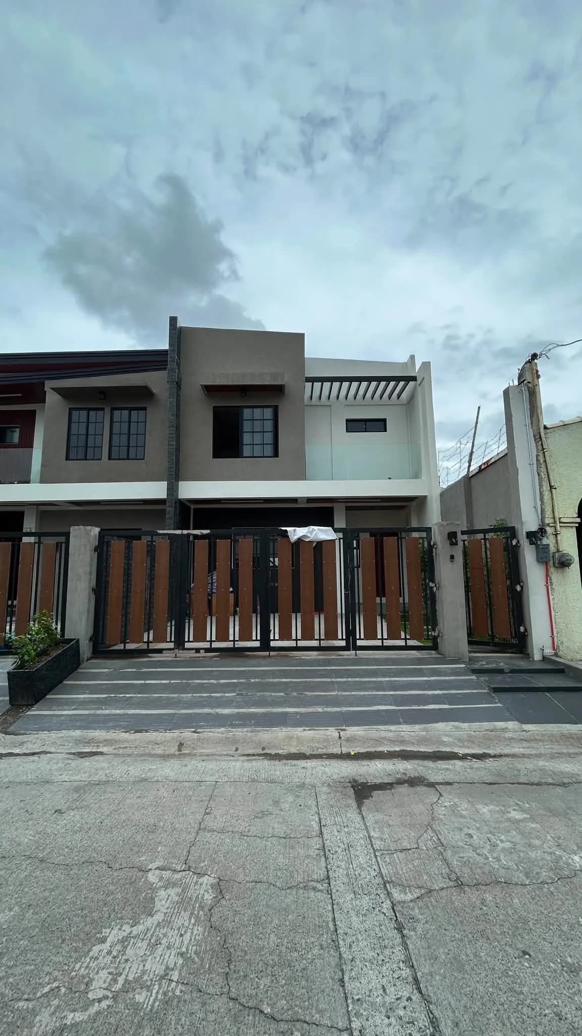 Brand New Modern Duplex for Sale in BF Resort Village, Las Piñas City — Photo 1