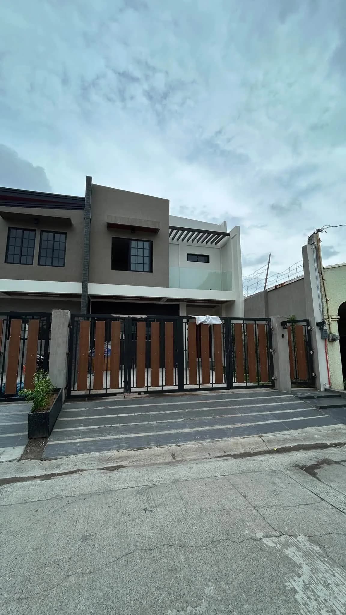 Brand New Modern Duplex for Sale in BF Resort Village, Las Piñas City — Photo 3