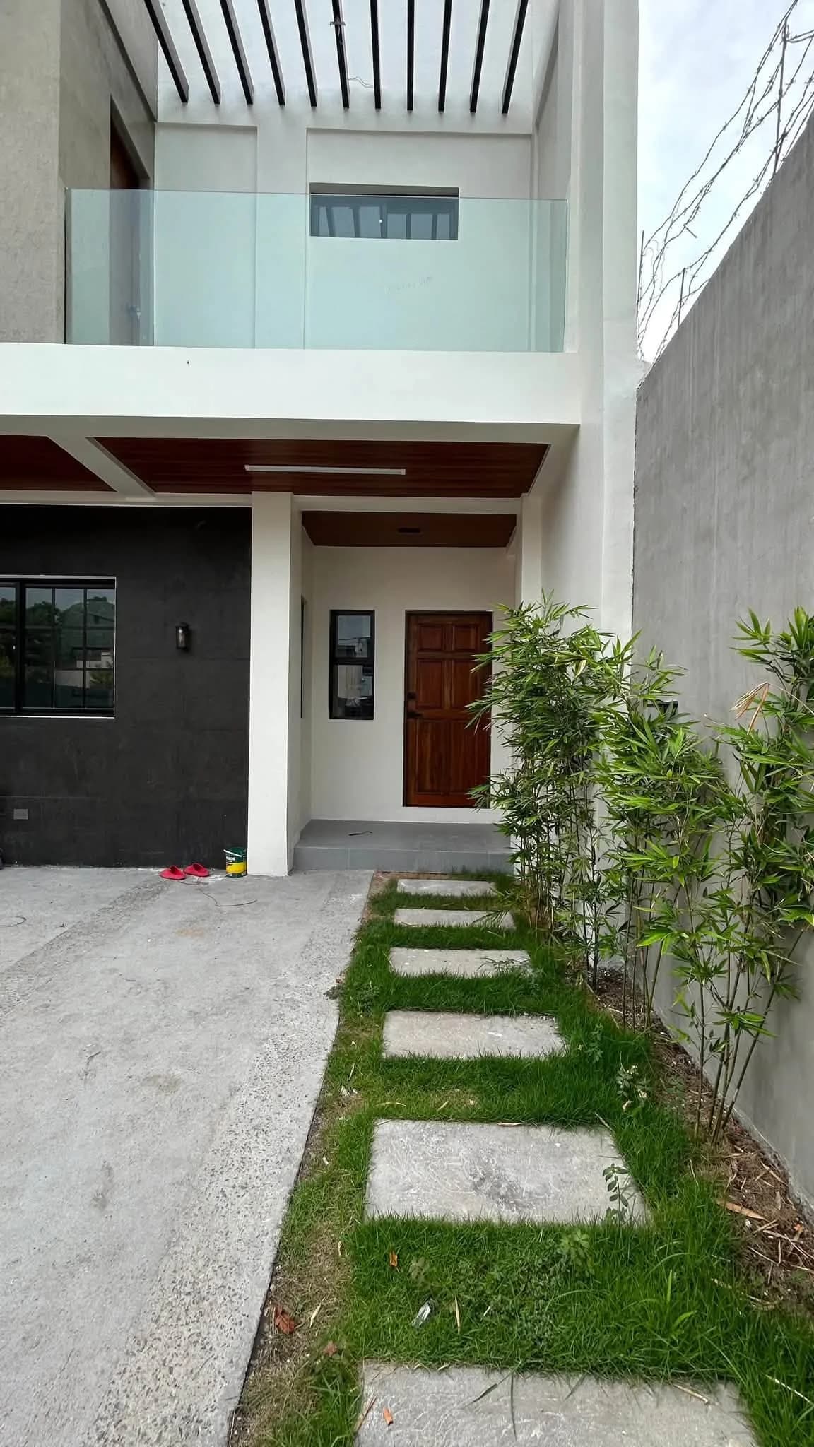 Brand New Modern Duplex for Sale in BF Resort Village, Las Piñas City — Photo 5
