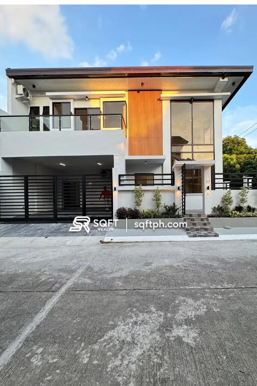 Brand New Stylish Corner House And Lot For Sale Multinational Village Parañaque