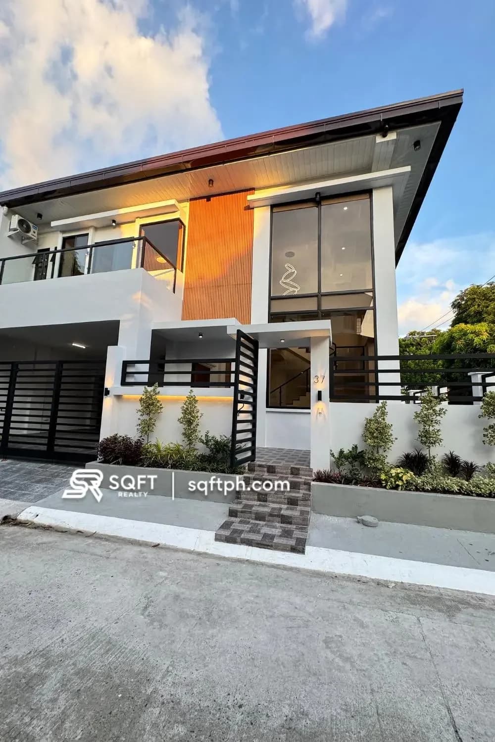 Brand New Stylish Corner House And Lot For Sale Multinational Village Parañaque