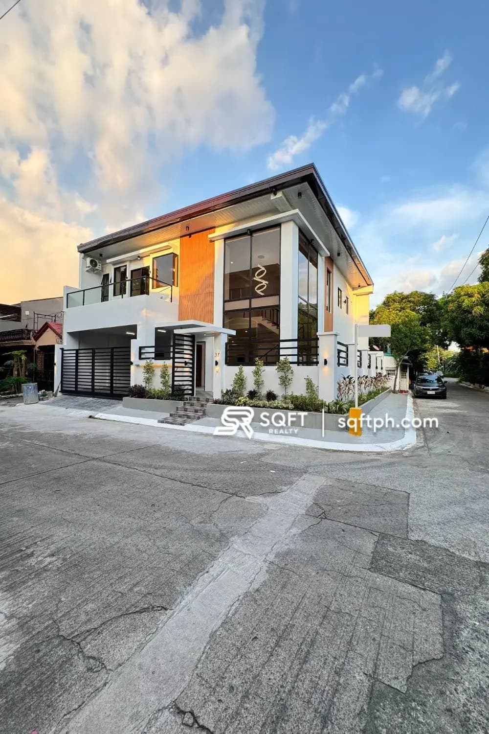 Brand New Stylish Corner House And Lot For Sale Multinational Village Parañaque