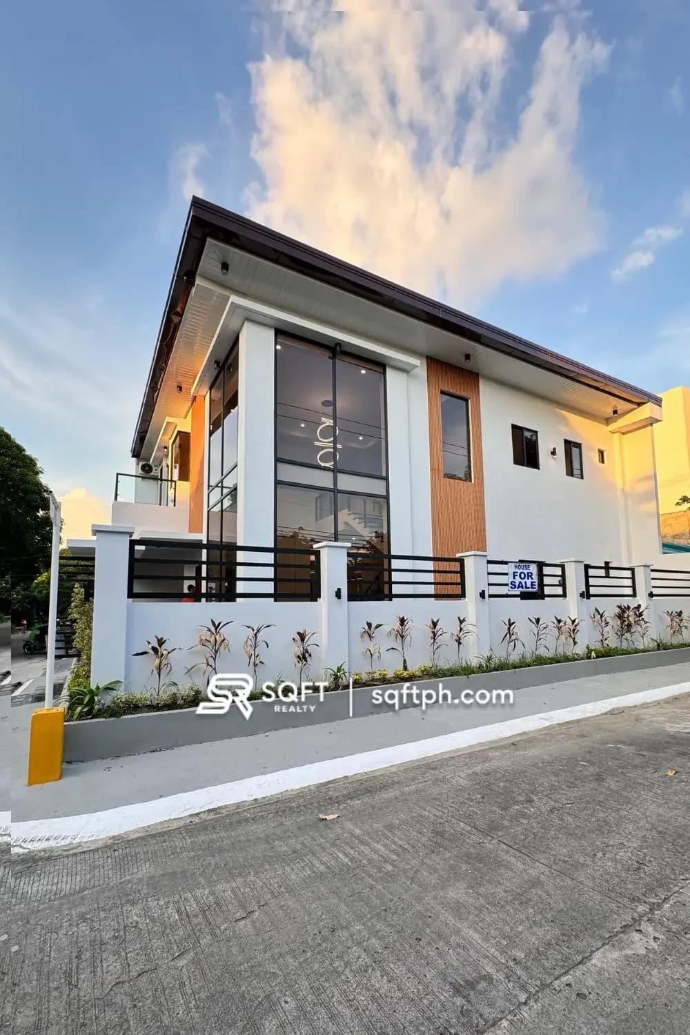 Brand New Stylish Corner House And Lot For Sale Multinational Village Parañaque