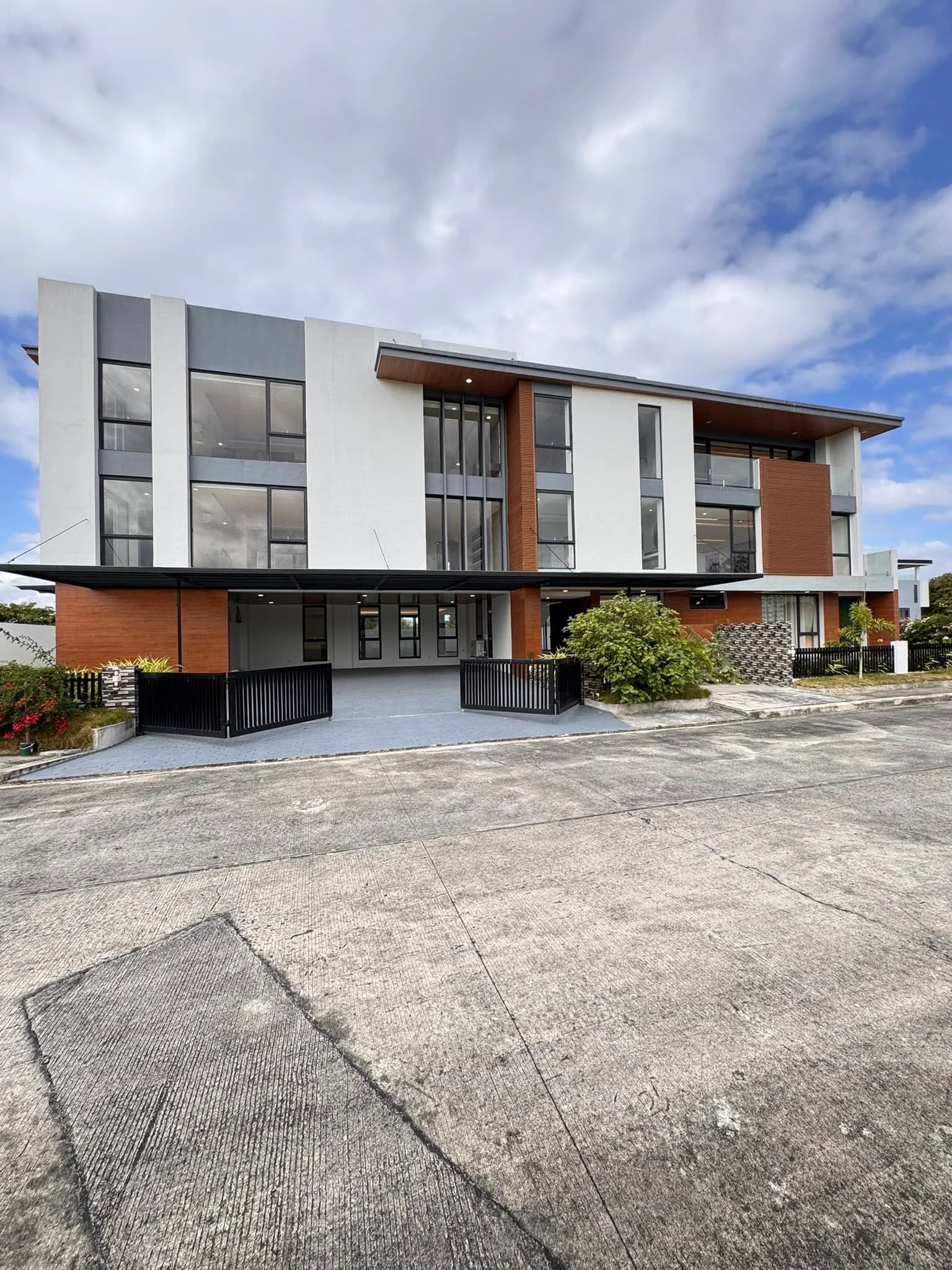 Brand New Modern House and Lot w/Pool For Sale in Alabang West, Las Piñas City