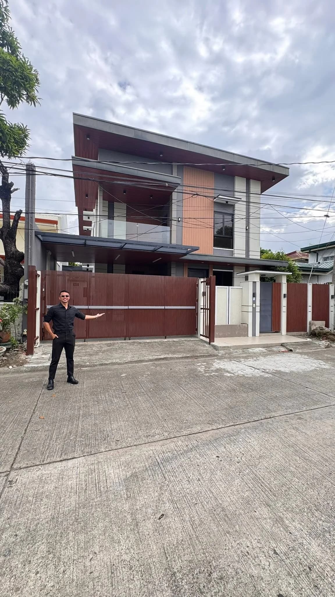Brand New 5BR Modern House and Lot with Pool For Sale In BF Homes, Parañaque — Photo 2
