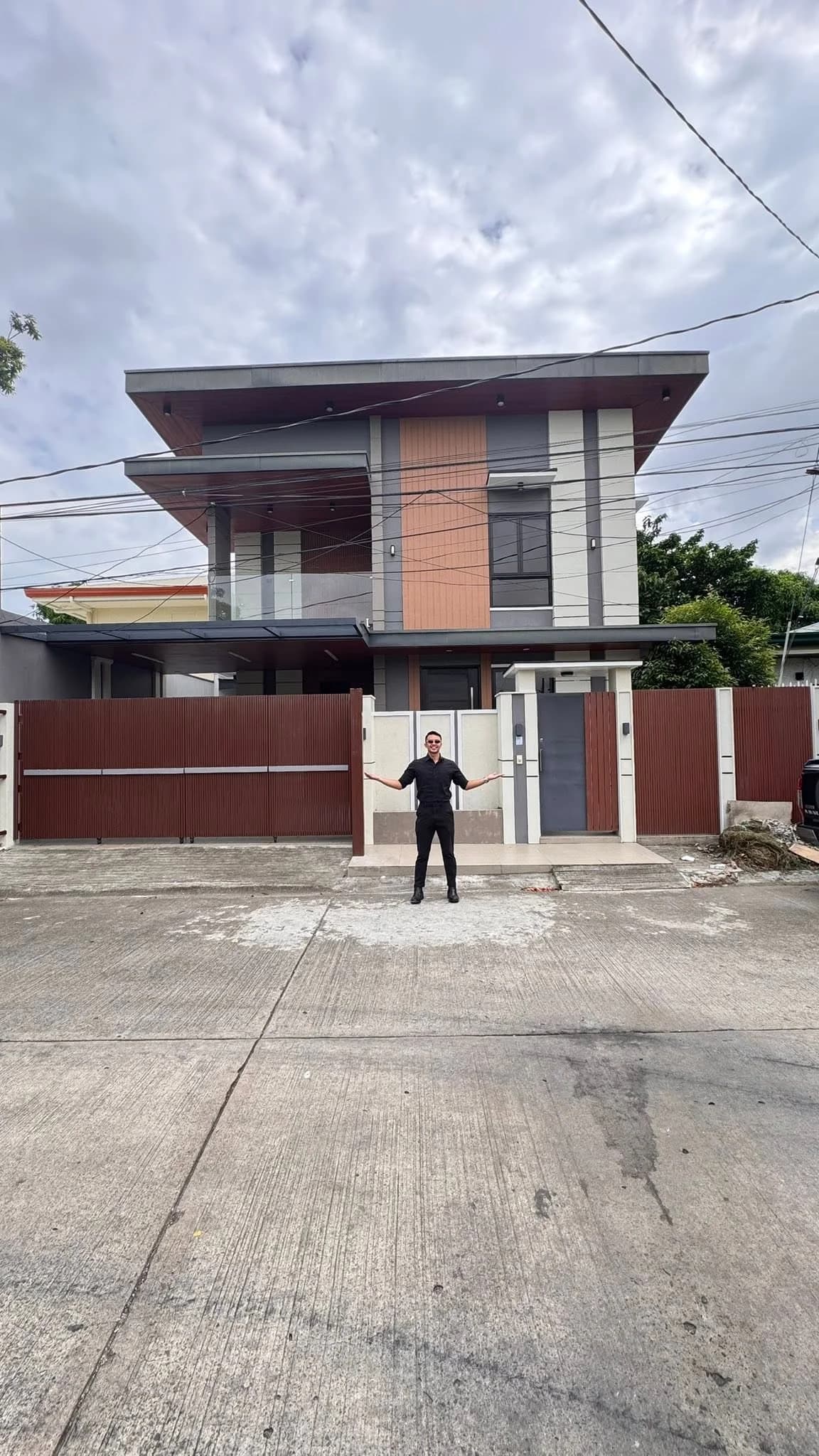 Brand New 5BR Modern House and Lot with Pool For Sale In BF Homes, Parañaque — Photo 1