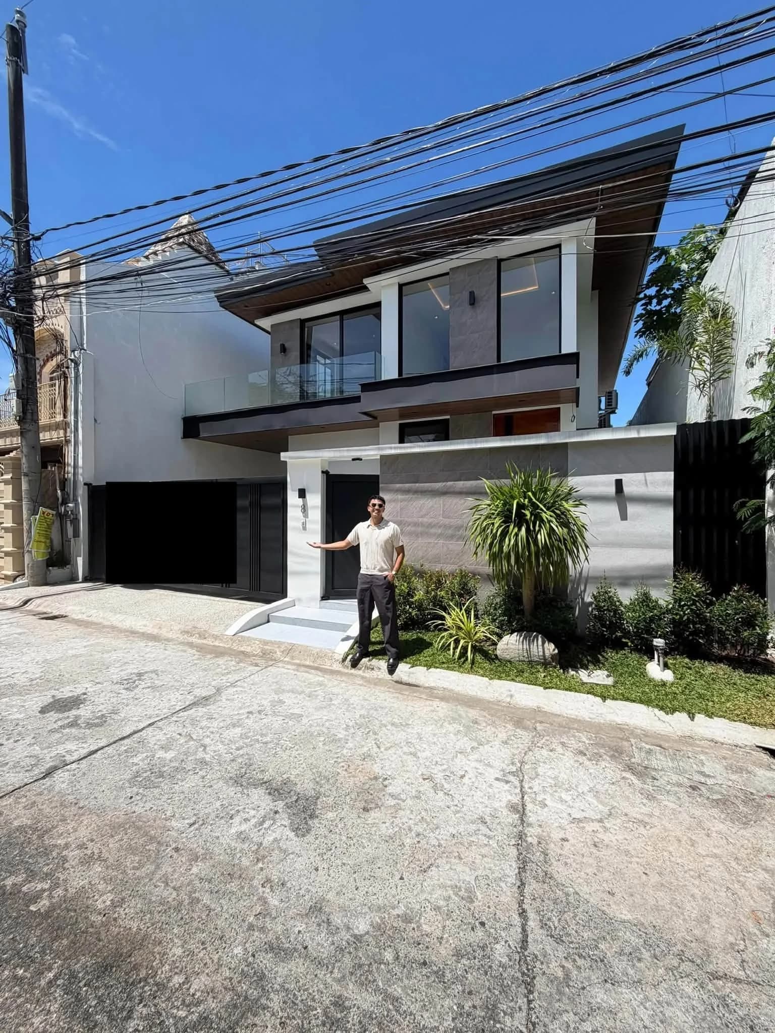 Brand New Modern 5BR House and Lot For Sale in BF Parañaque — Photo 2