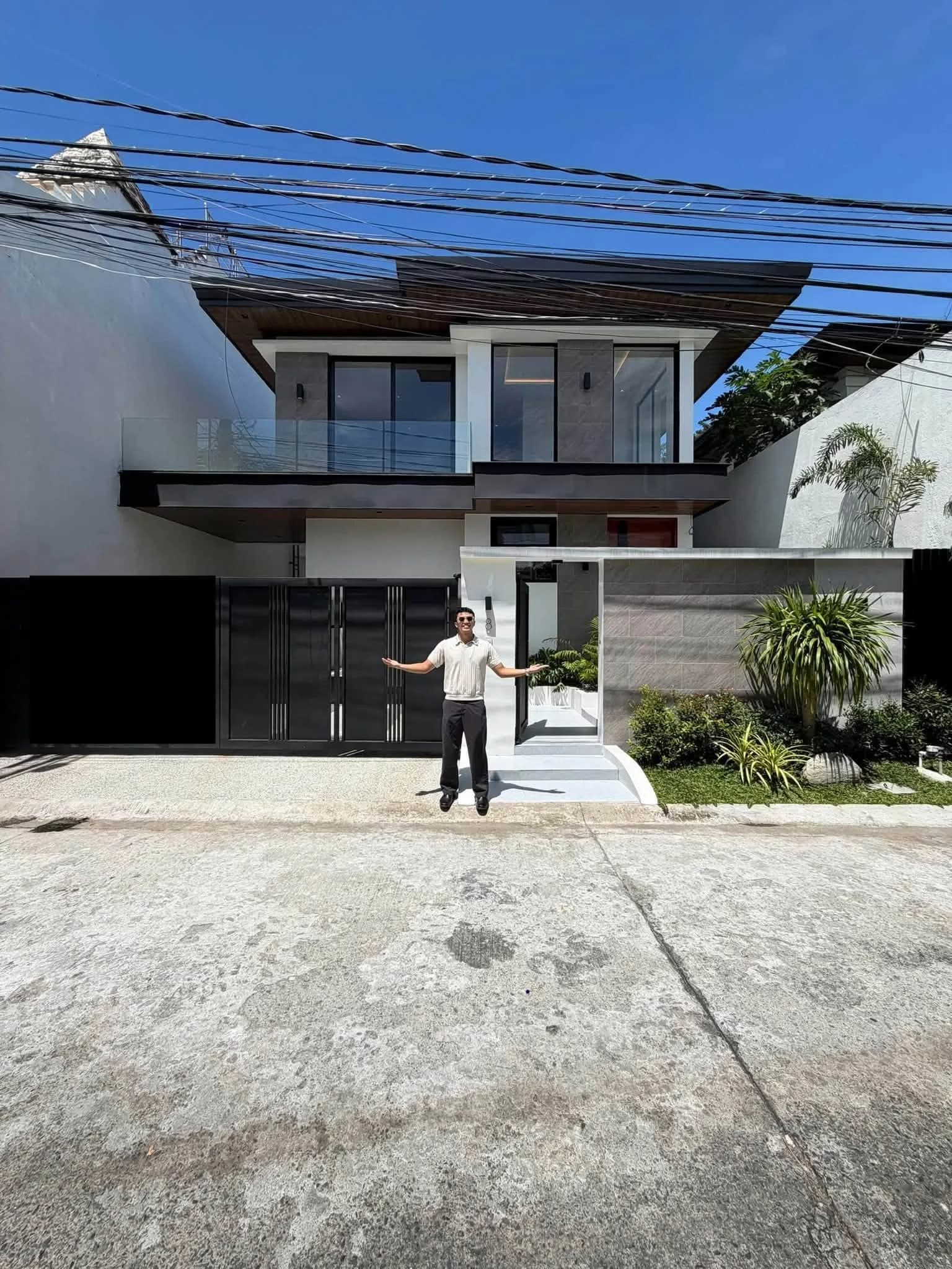 Brand New Modern 5BR House and Lot For Sale in BF Parañaque — Photo 1