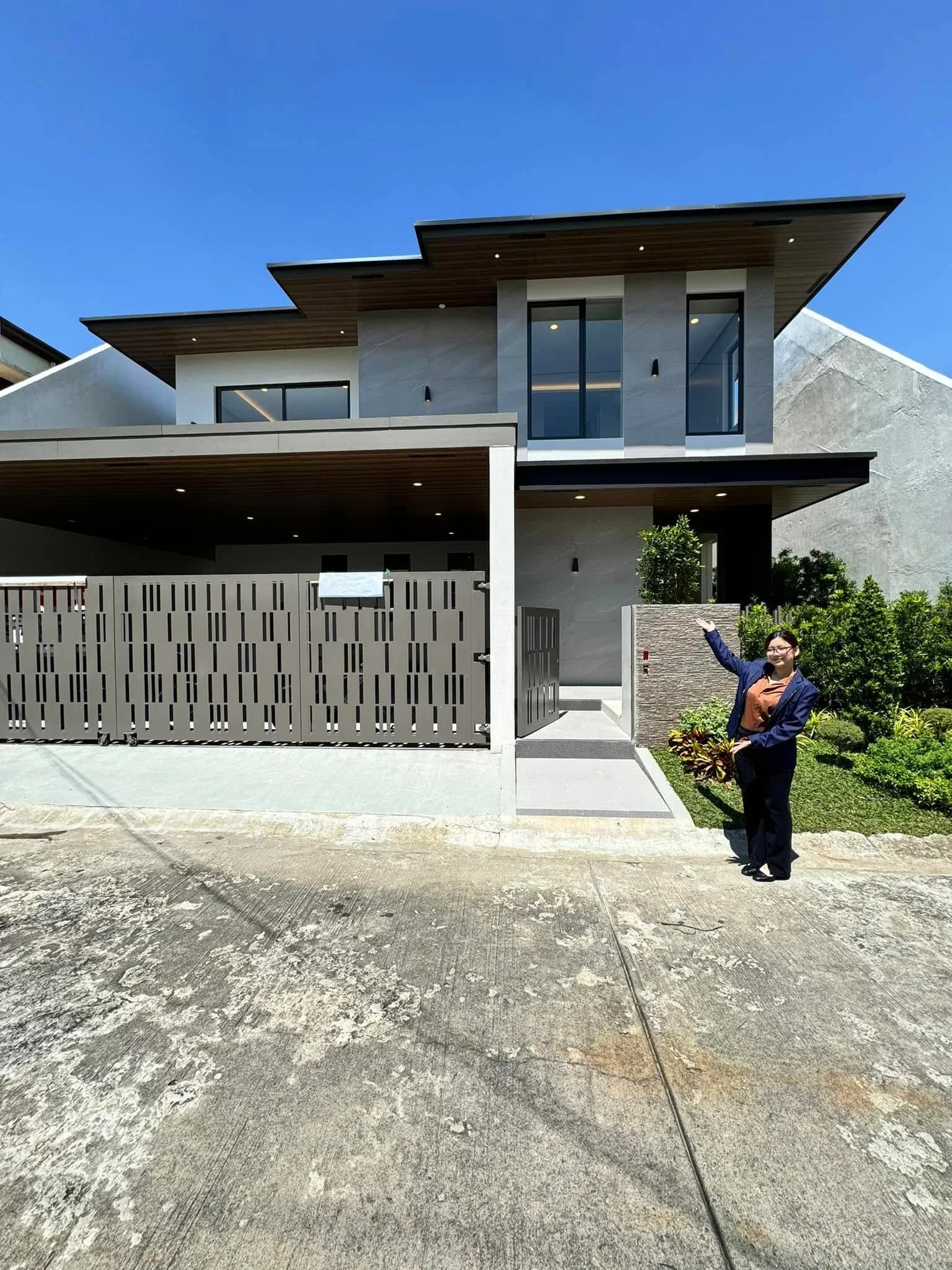 Brand New Luxurious House and Lot For Sale in BF Homes Parañaque City