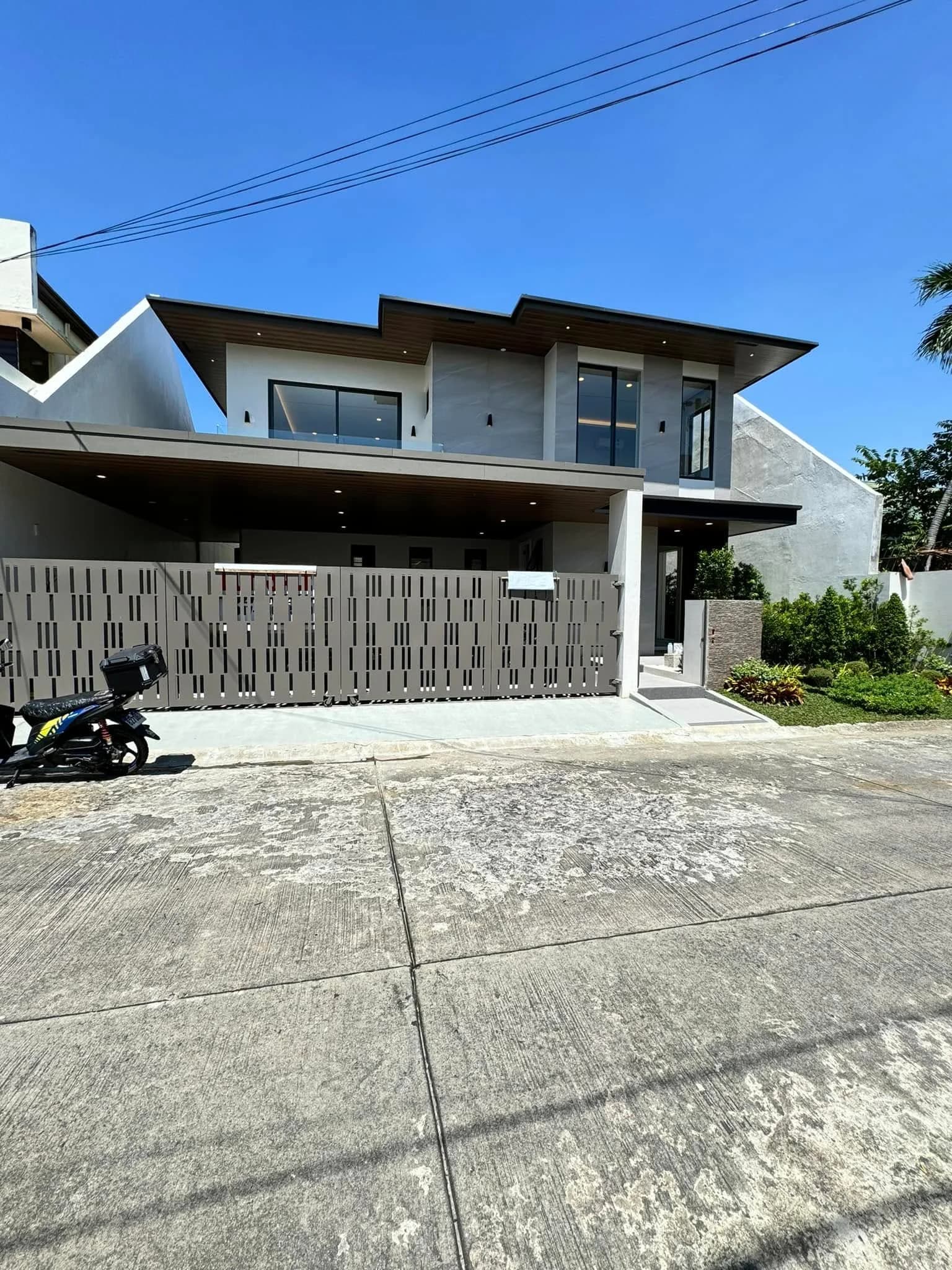 Brand New Luxurious House and Lot For Sale in BF Homes Parañaque City