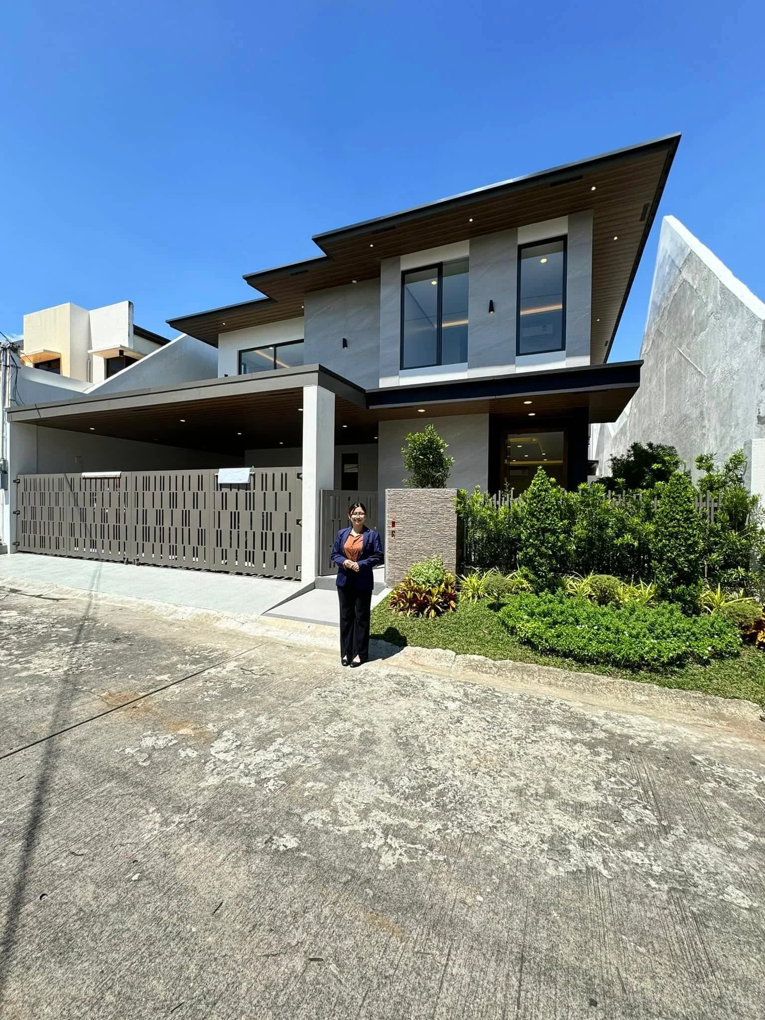 Brand New Luxurious House and Lot For Sale in BF Homes Parañaque City