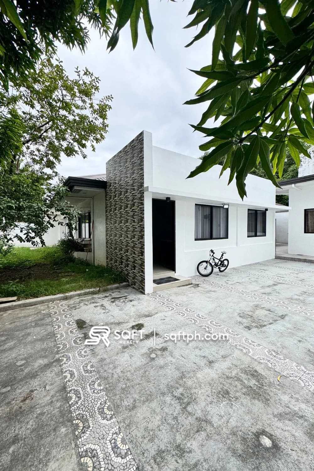 6BR Bungalow House and Lot For Sale in Merville Park Subdivision Paranaque City