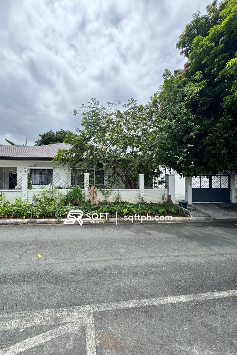 6BR Bungalow House and Lot For Sale in Merville Park Subdivision Paranaque City