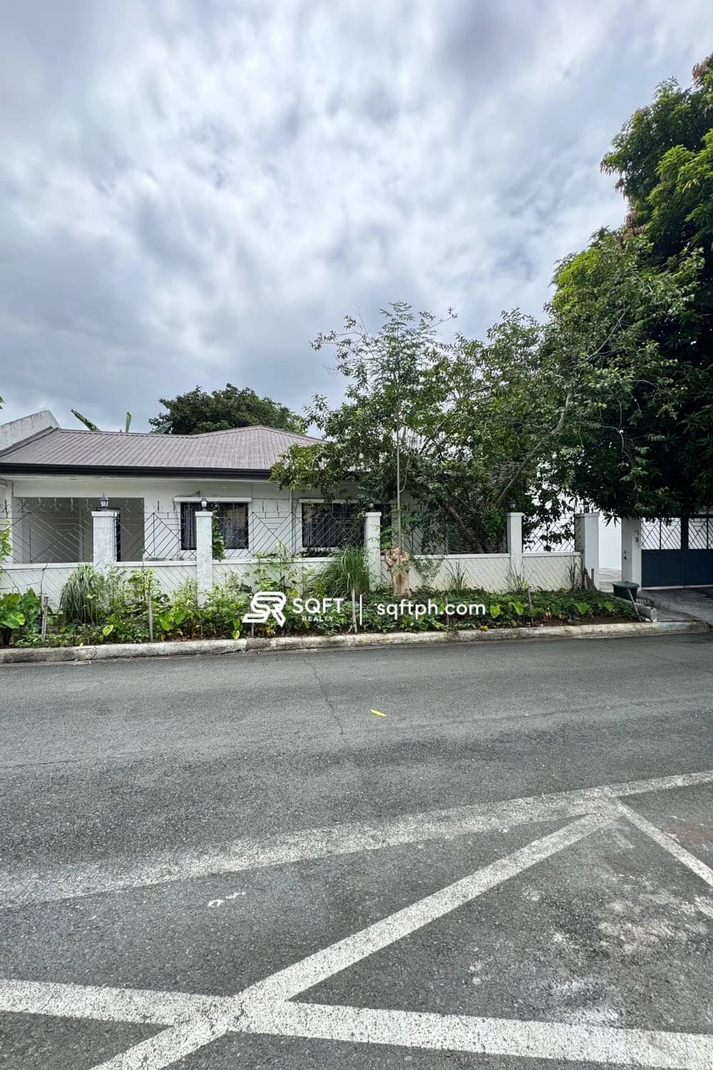 6BR Bungalow House and Lot For Sale in Merville Park Subdivision Paranaque City
