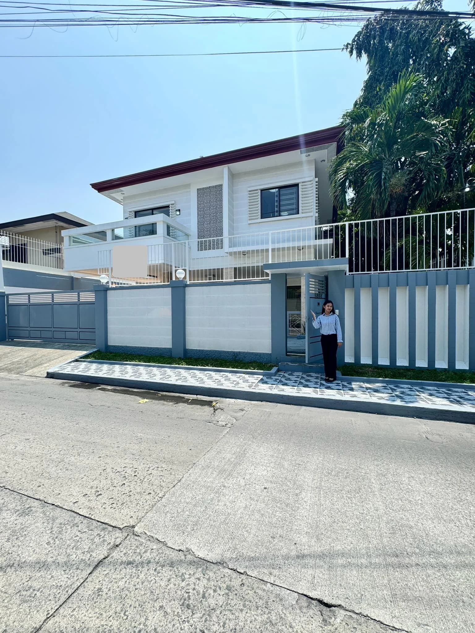 Modern 5BR Single Detached HouseFor Sale in Greenwoods Executive Village, Cainta, Rizal