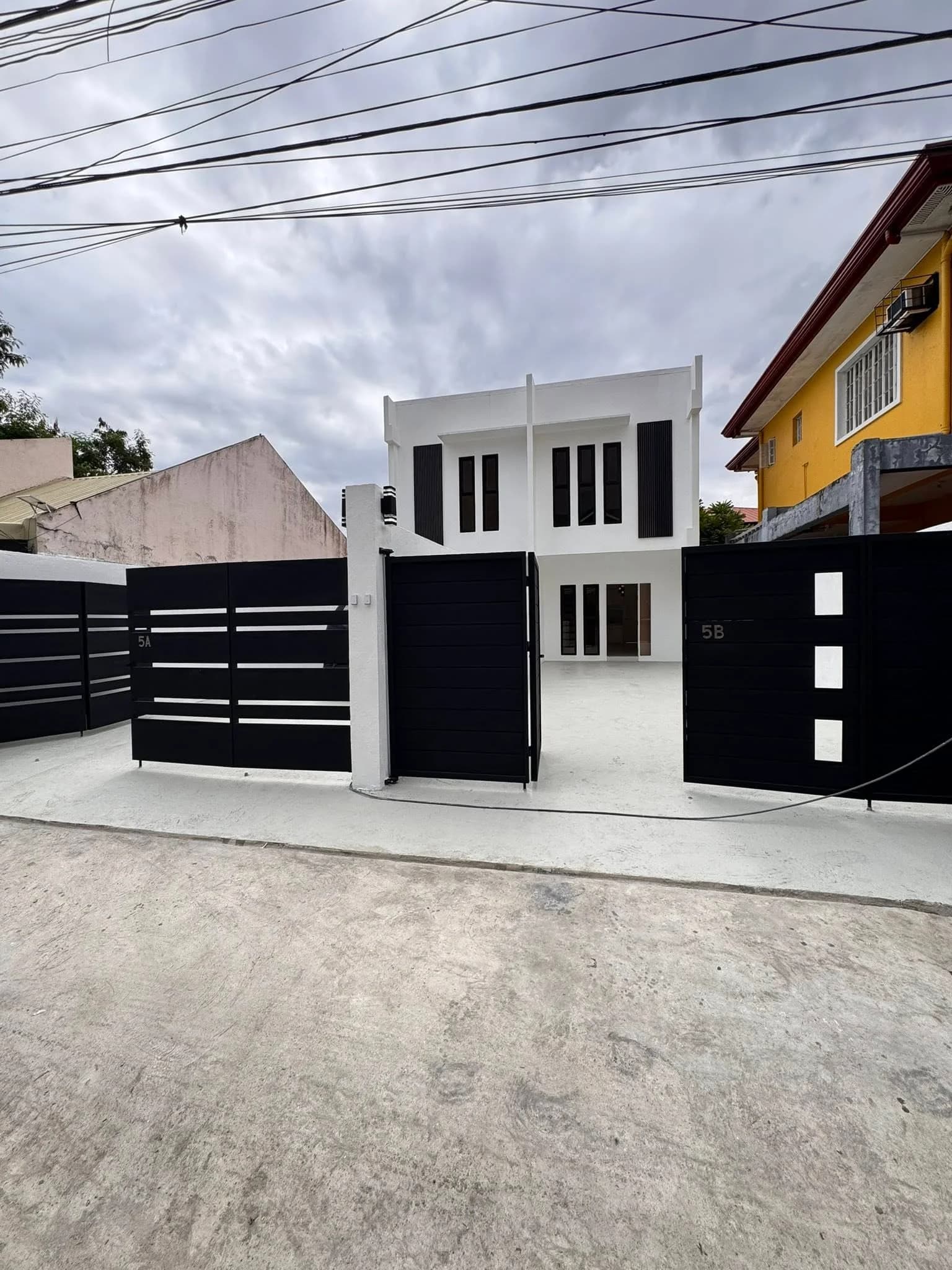 Brand New 3 BR Modern Duplex For Sale in Brgy. Merville, Parañaque City