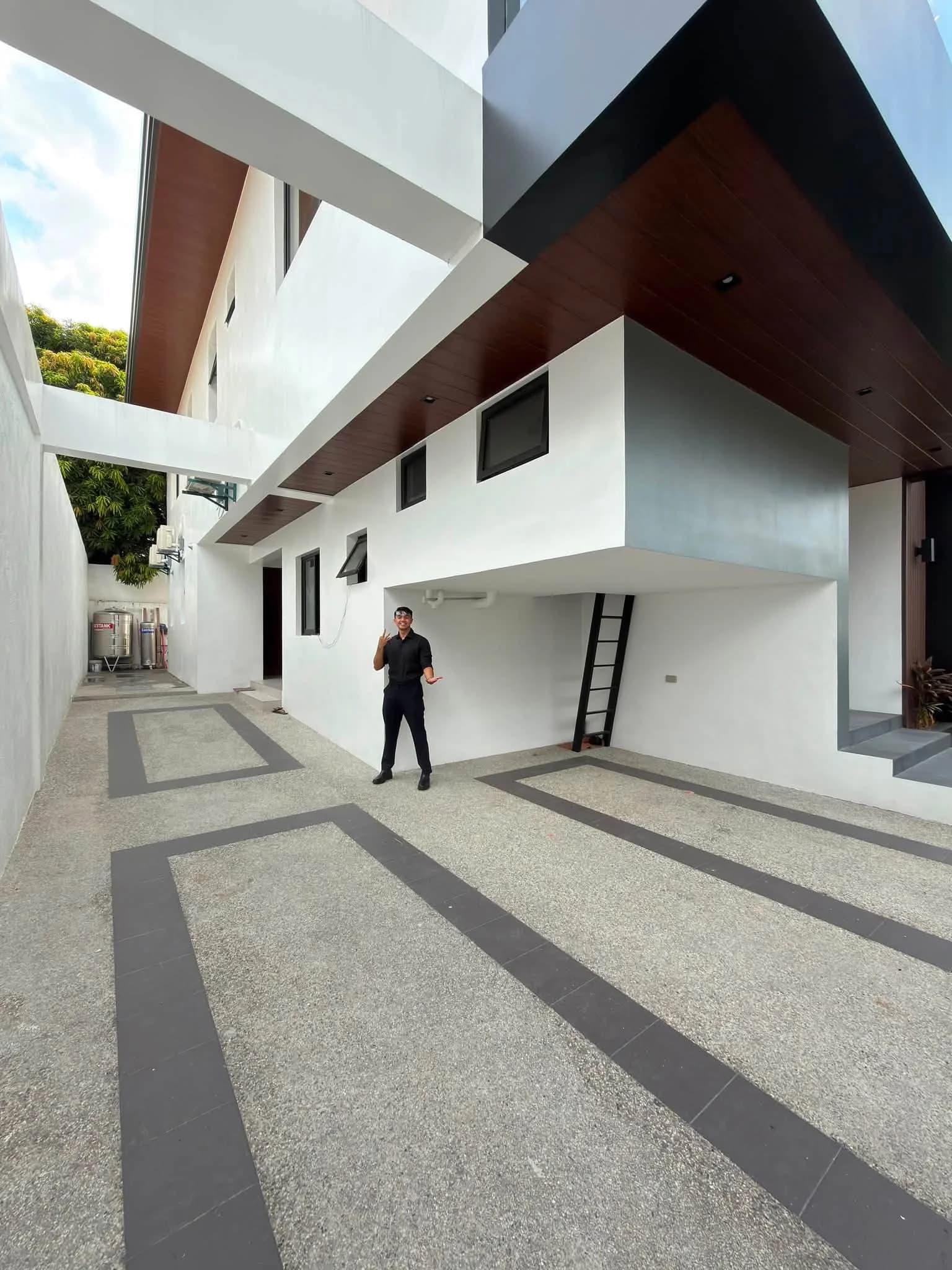 Brand New Modern Luxury House for Sale in BF Homes, Parañaque — Photo 4