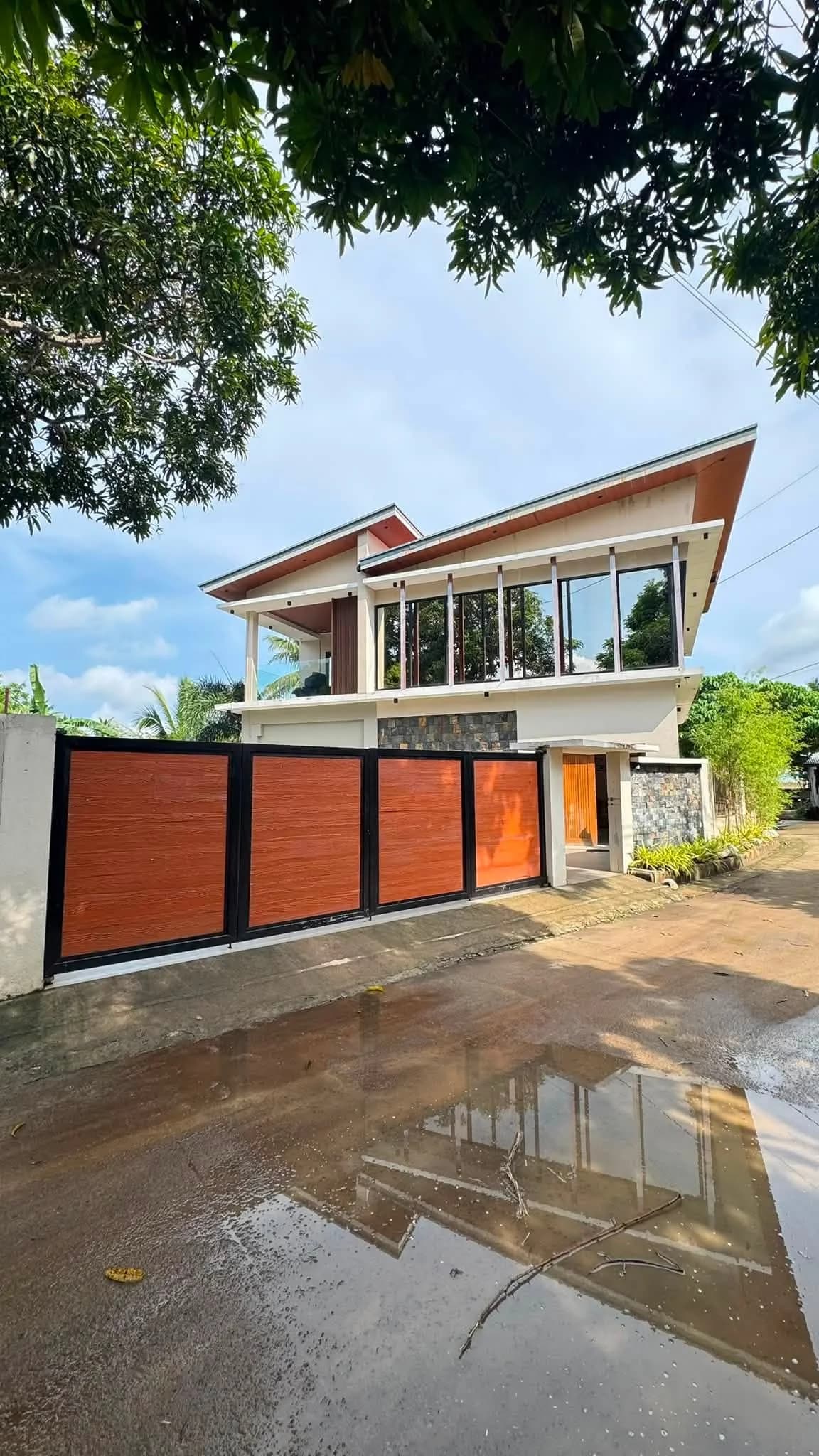 Hidden Tropical Oasis Private Resort & Events Place For Sale in Alfonso, Cavite — Photo 1