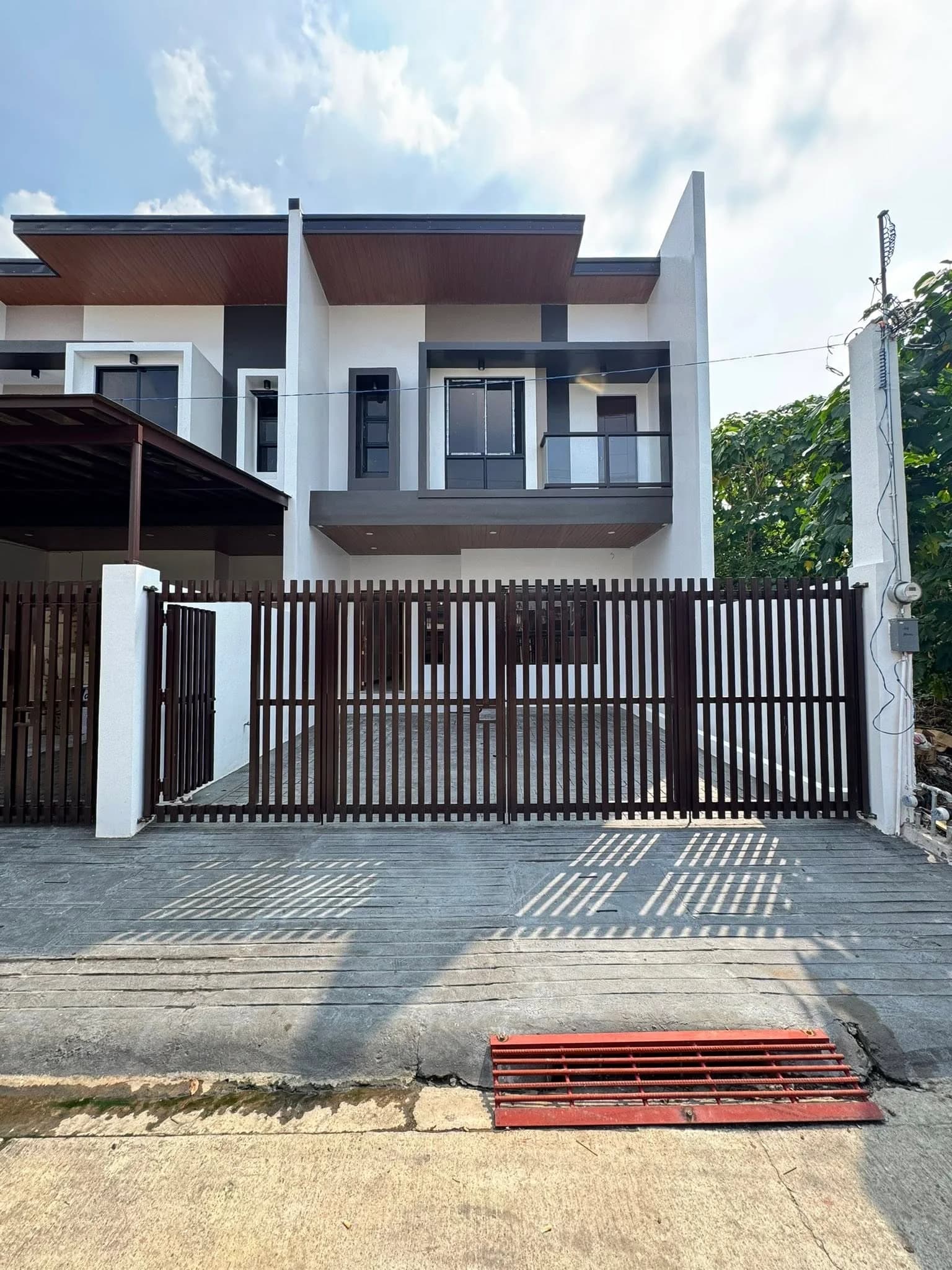 Brand New Elegant House and Lot In Talon 5, Las Piñas City ( No Down Payment Promo)