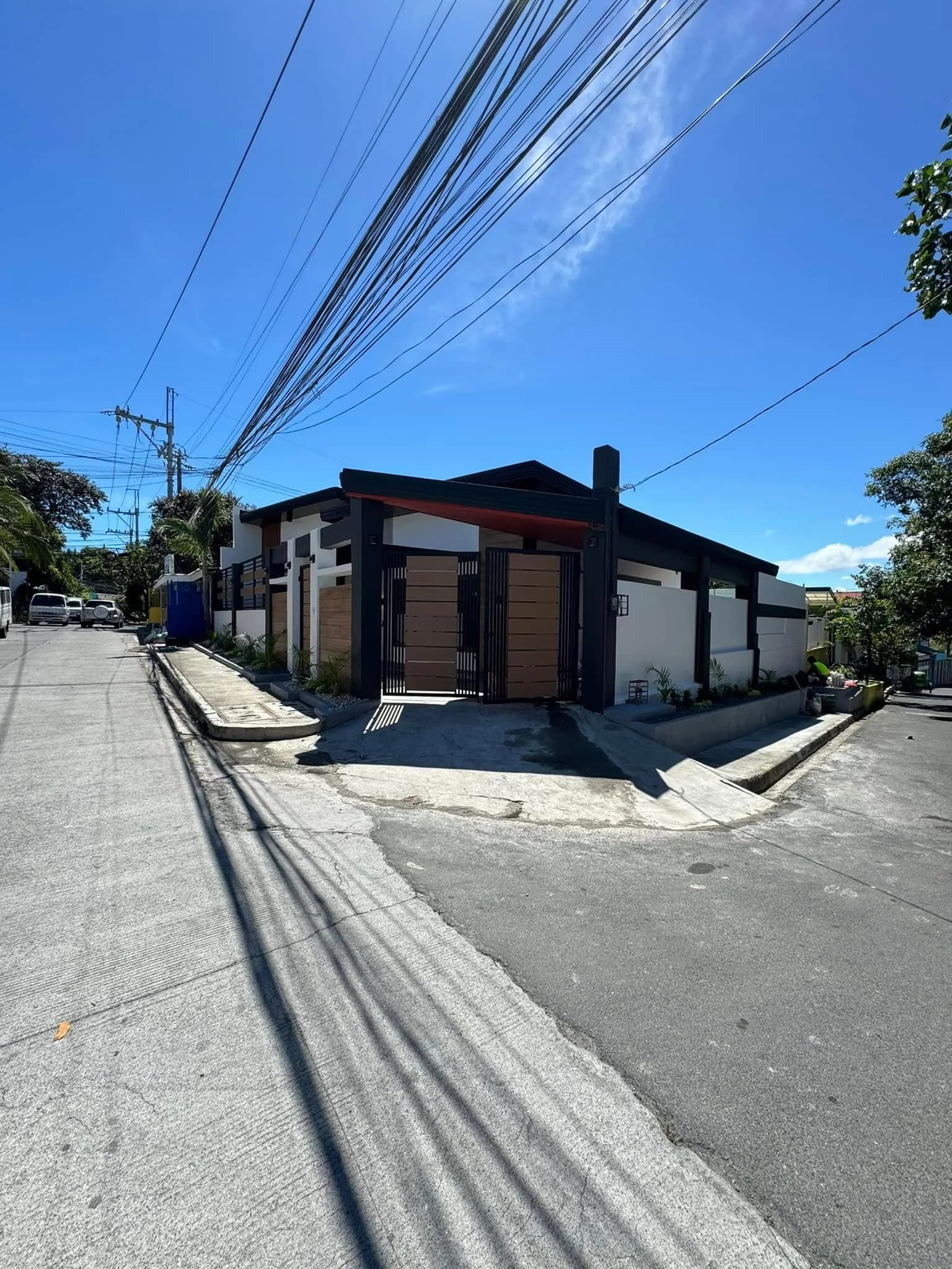 Brand New Modern Elegant Bungalow in Moonwalk Village, Las Piñas City (Corner Lot)