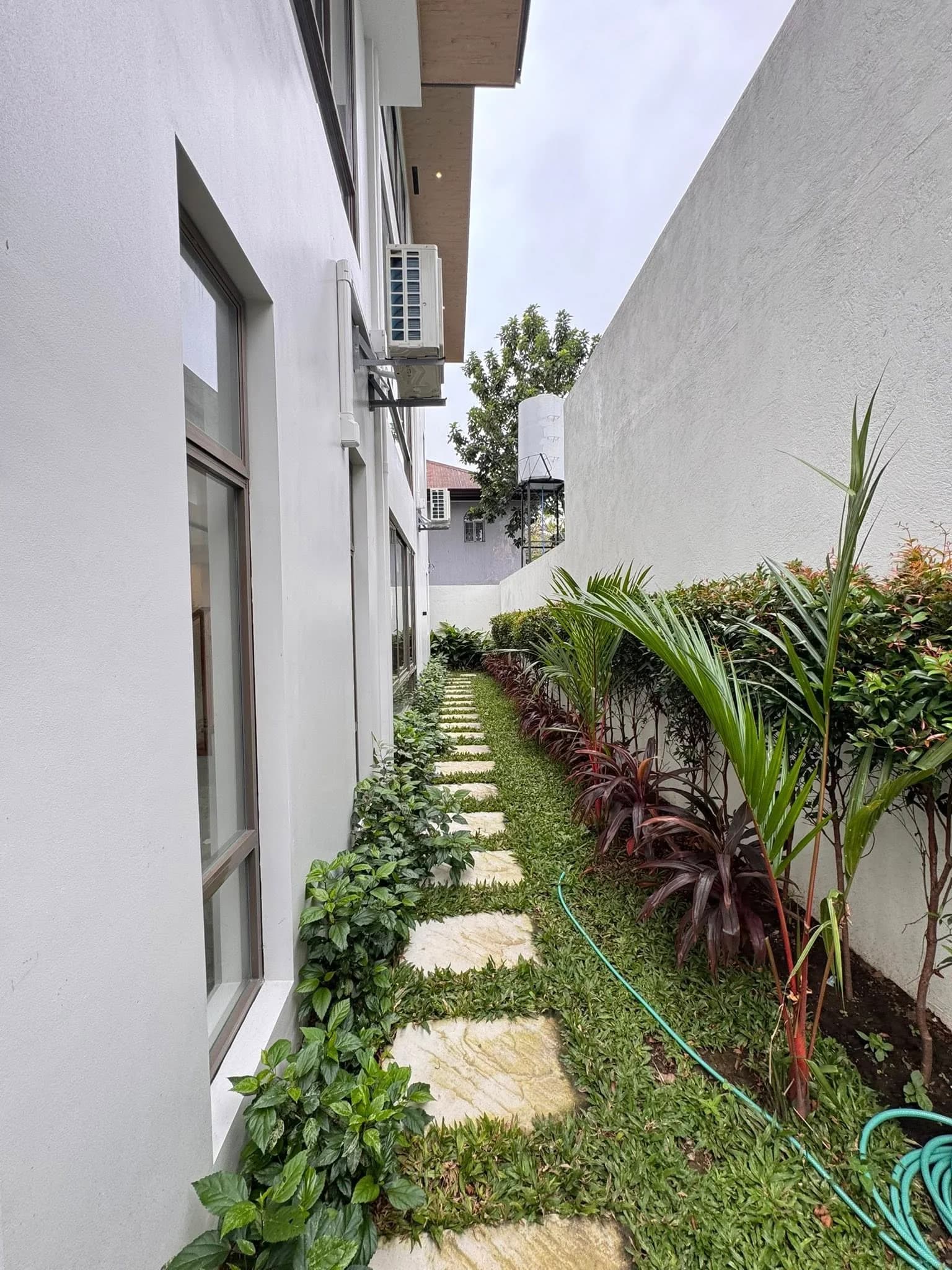 Brand New Modern 5BR House & Lot in BF Homes, Las Piñas