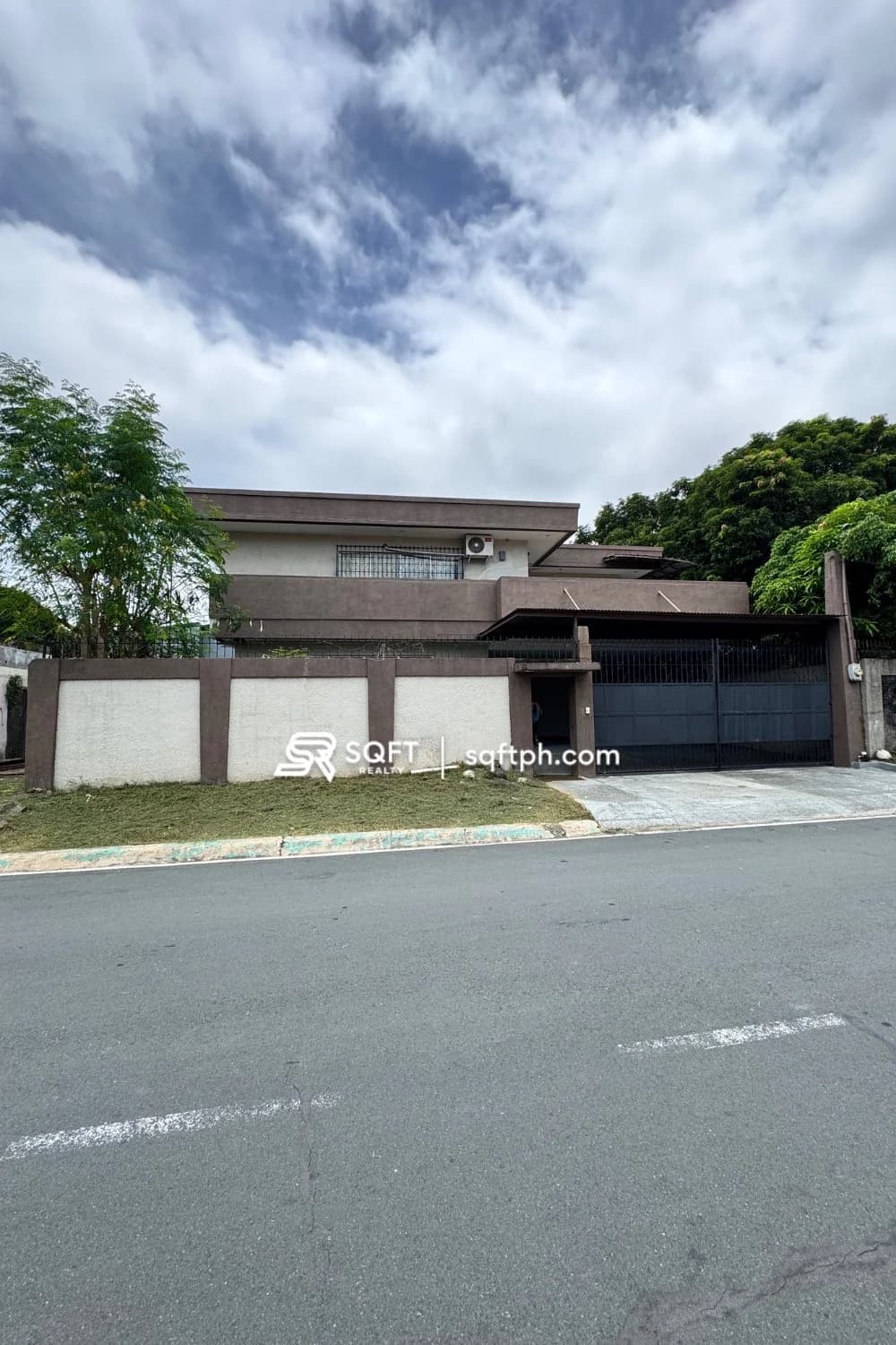 Spacious 8BR House and Lot For Sale in South Admiral Village, Paranaque City