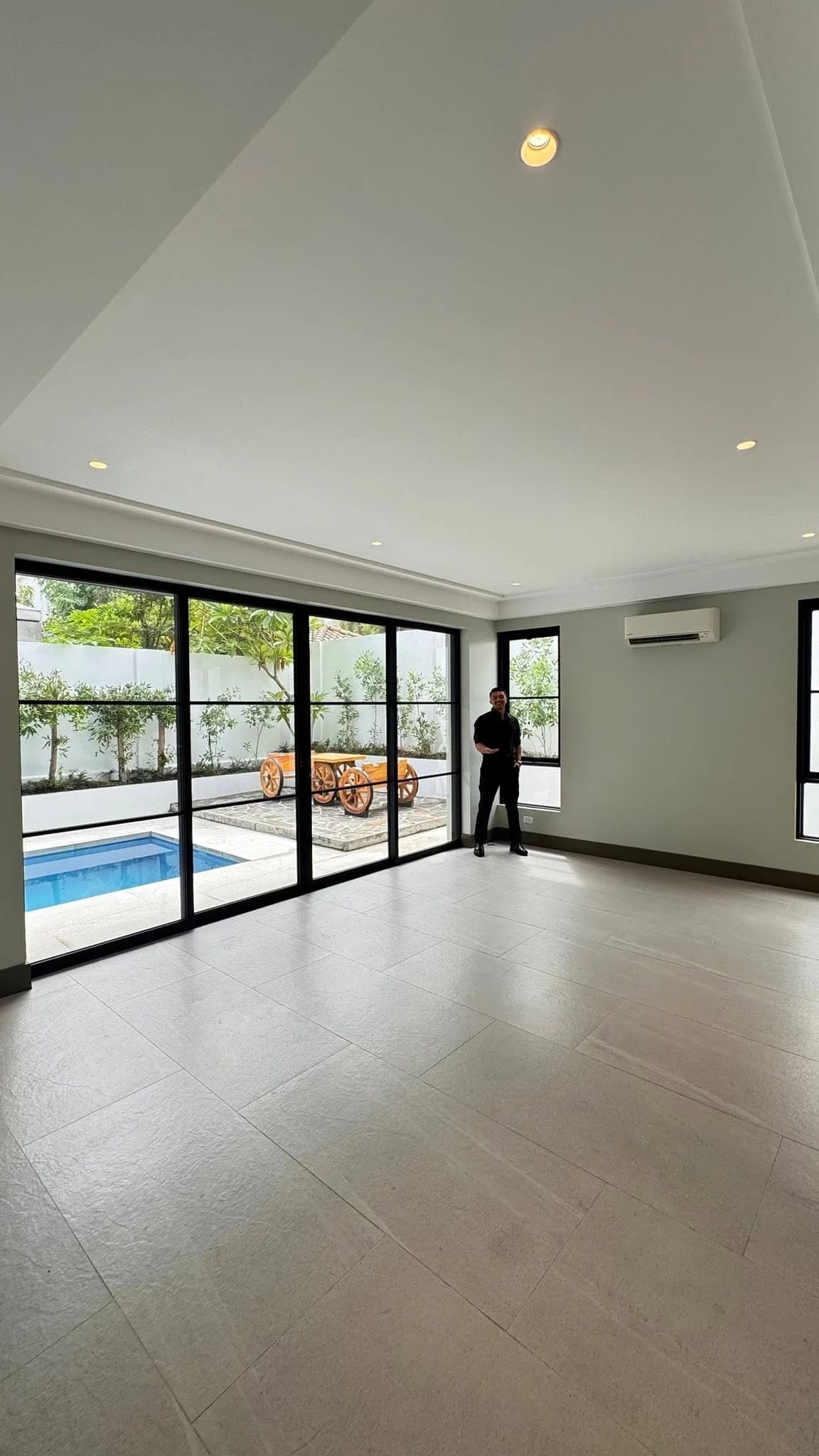 Elegant 4 BR House and Lot with Swimming Pool For Sale in Ayala Alabang Village, Muntinlupa City — Photo 2